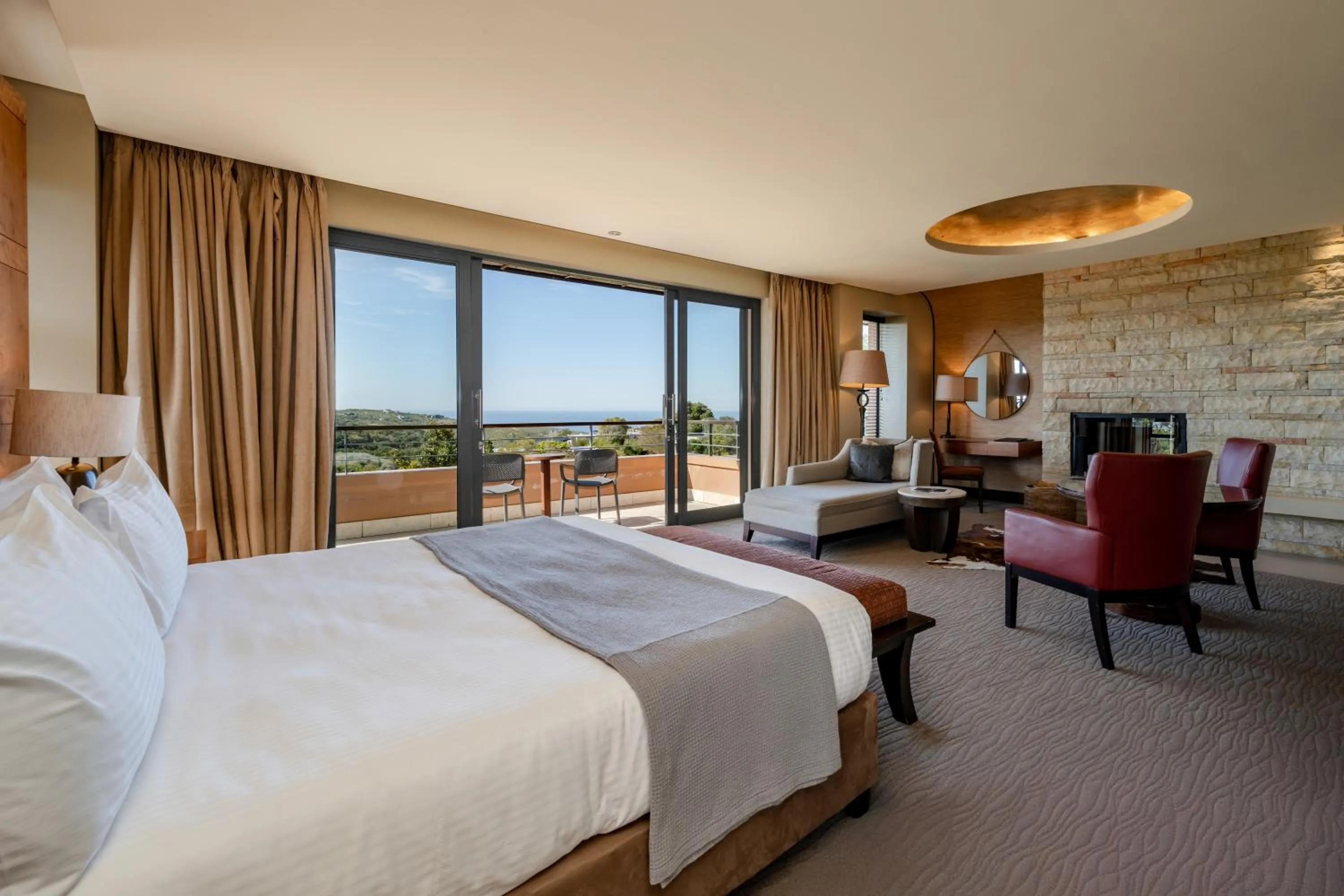 Photo of the whole room, Bed in Pezula Nature Retreat