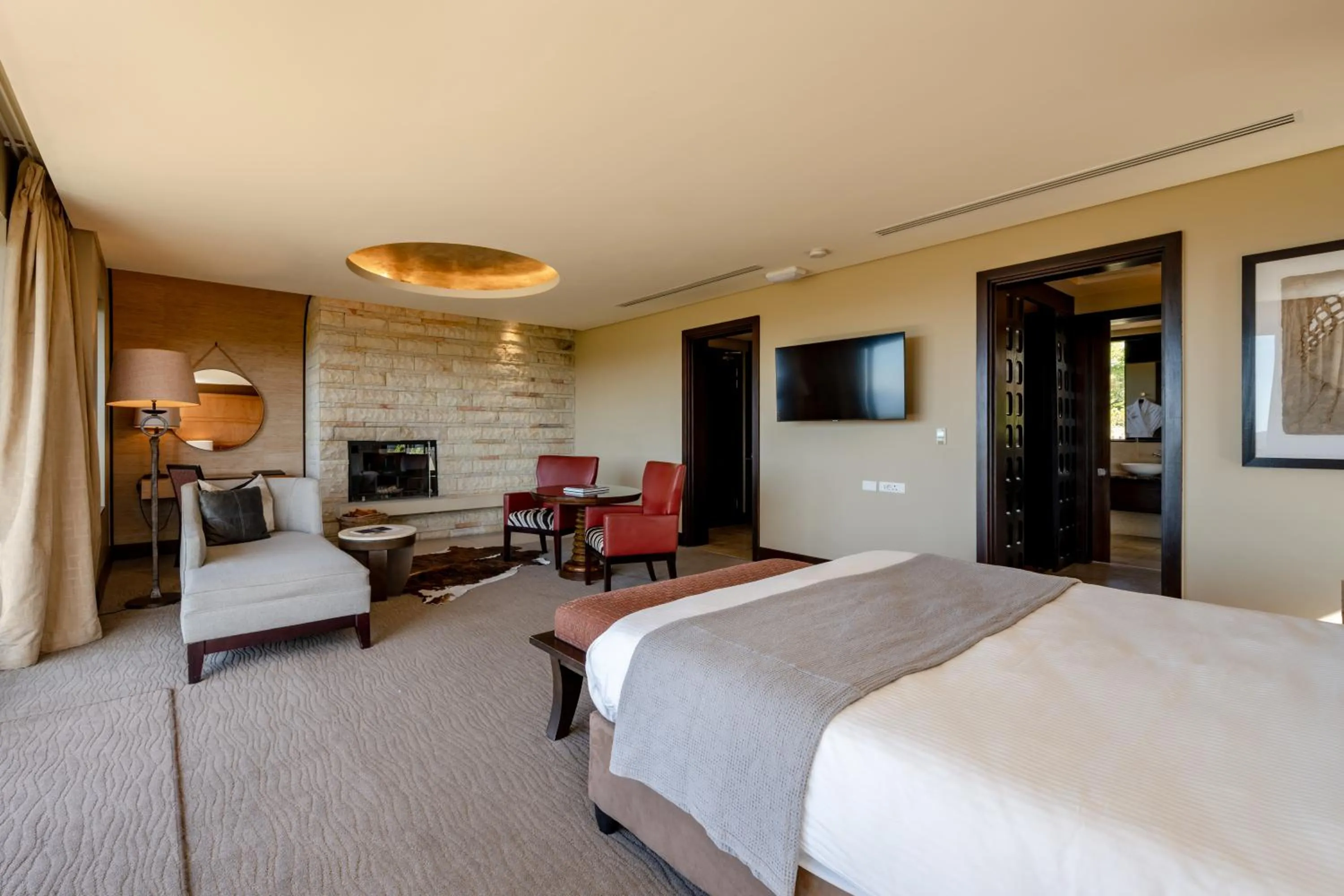 Photo of the whole room, Bed in Pezula Nature Retreat