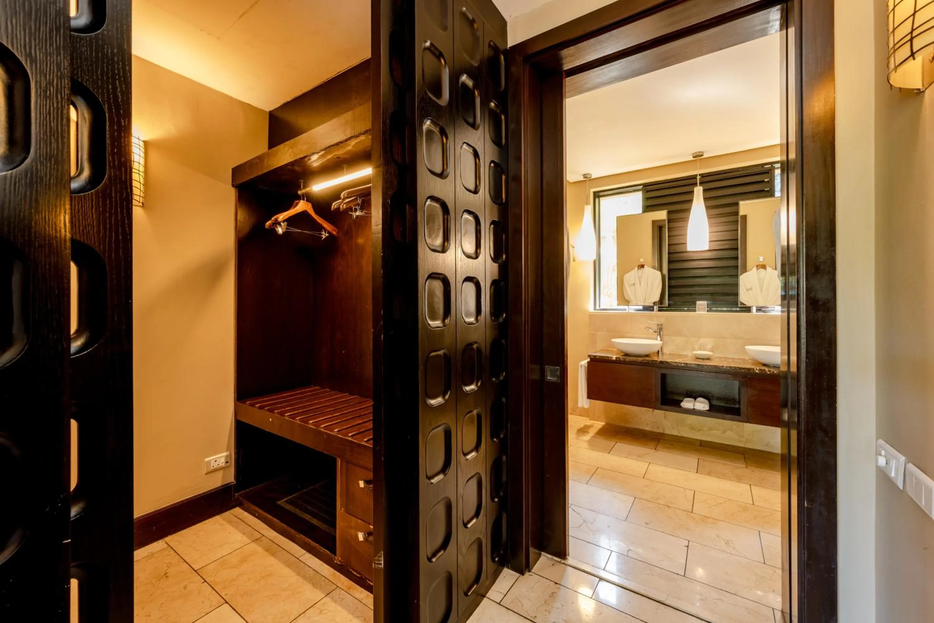 wardrobe, Bed in Pezula Nature Retreat