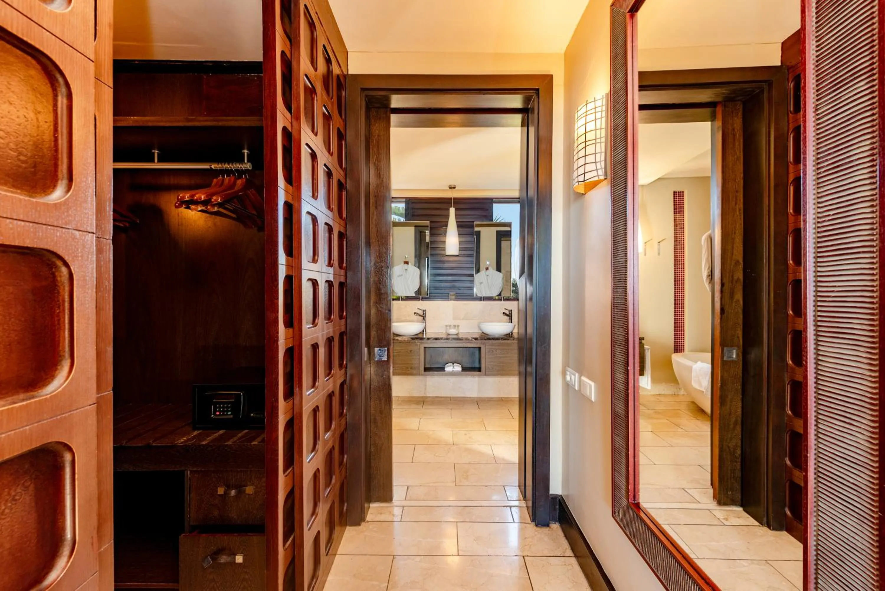 wardrobe in Pezula Nature Retreat