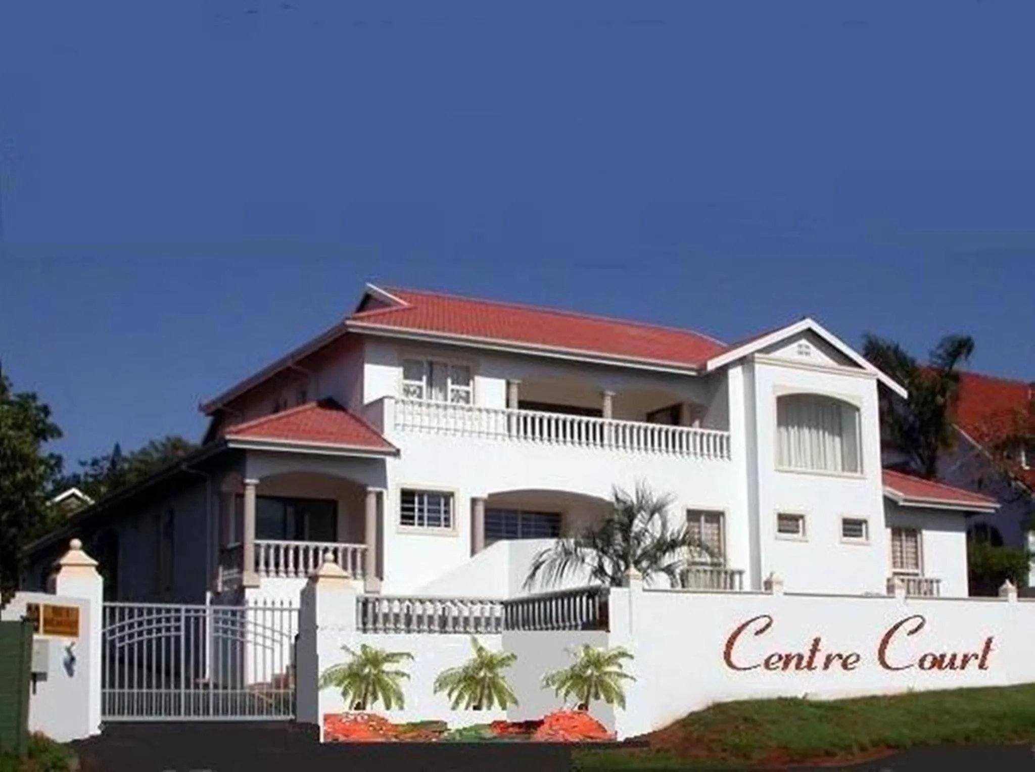 Facade/entrance in Centre Court B&B