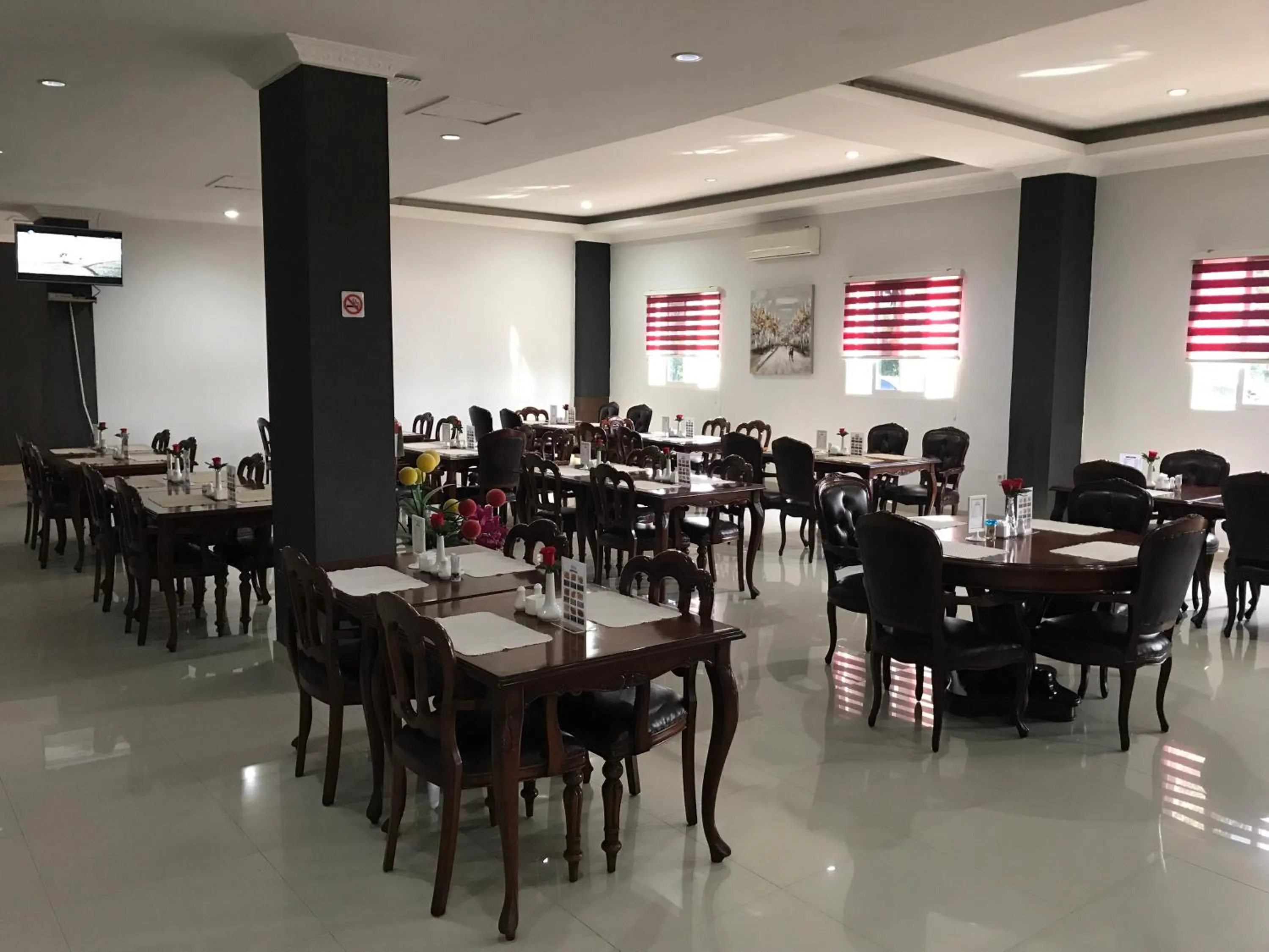 Restaurant/places to eat in Hotel Arisu