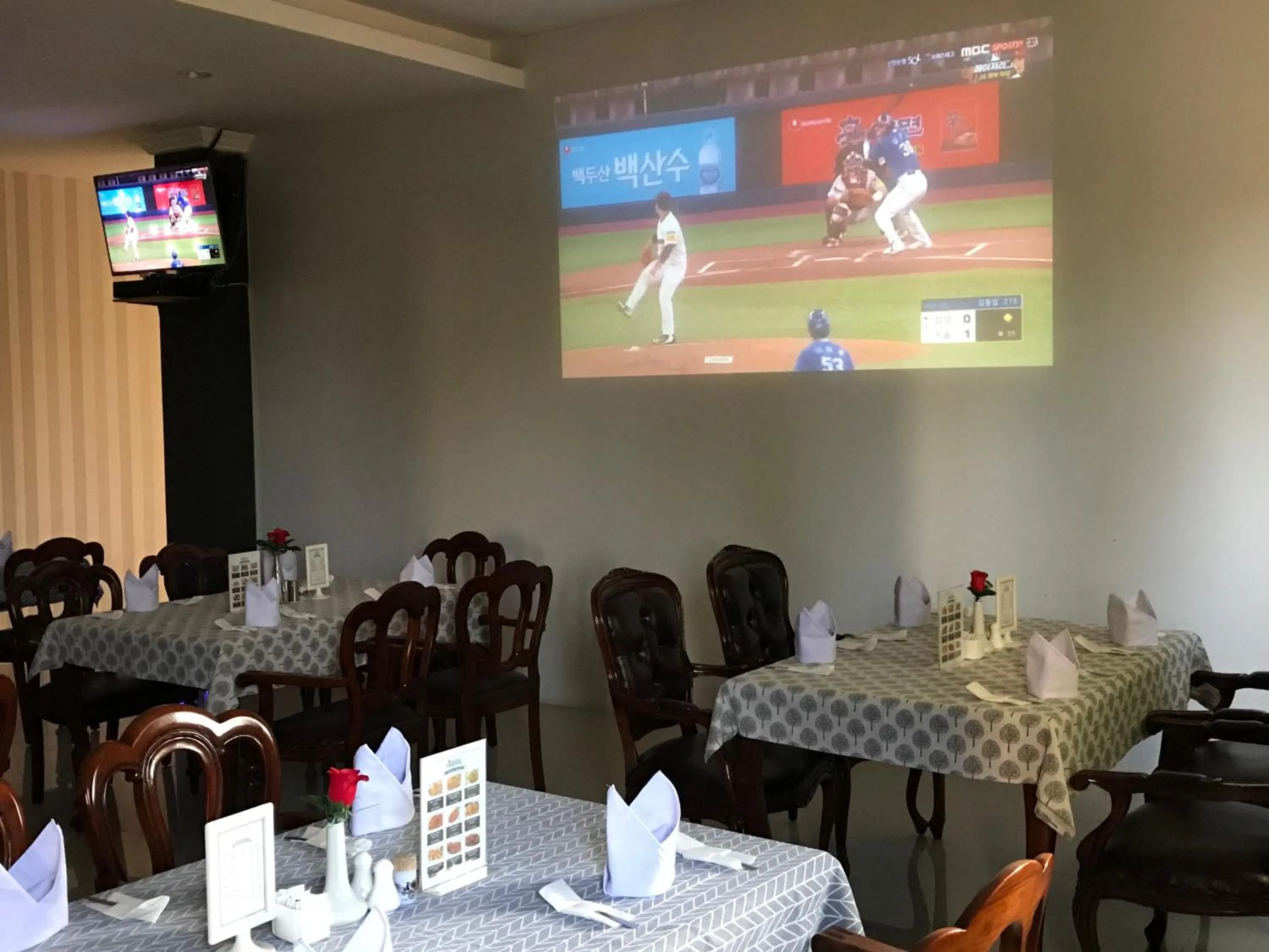 Restaurant/places to eat in Hotel Arisu