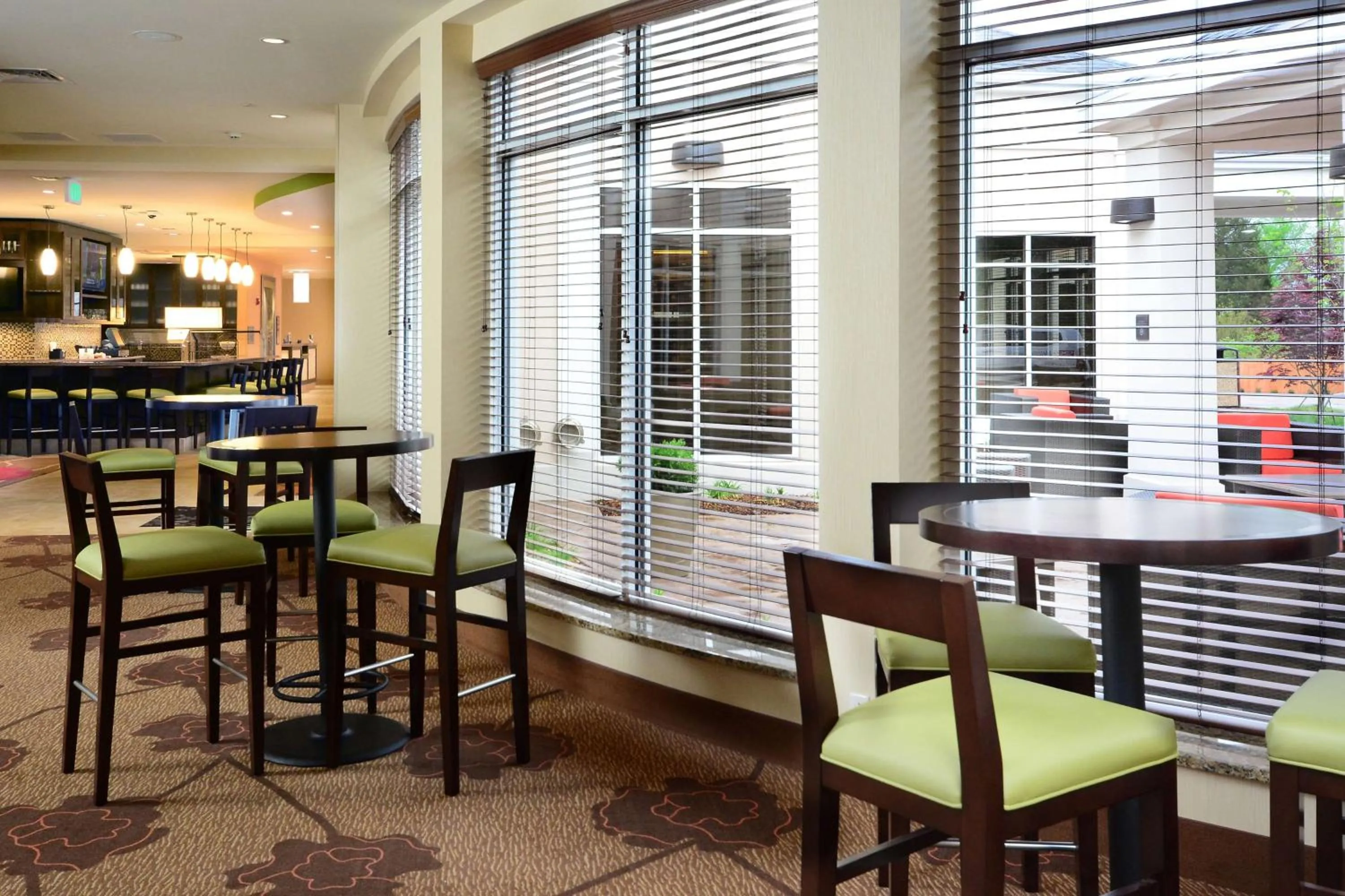Lounge or bar in Hilton Garden Inn Greensboro Airport