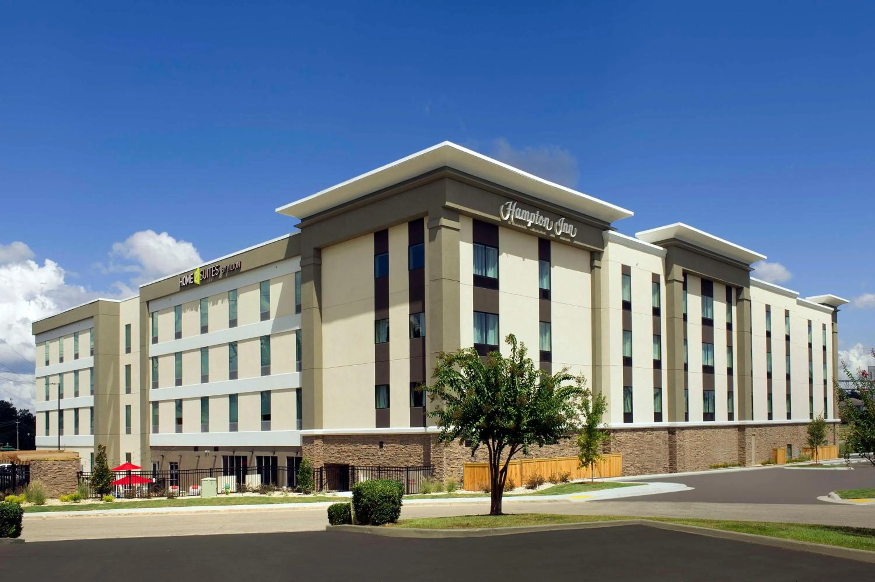 Property building in Hampton Inn by Hilton Hattiesburg