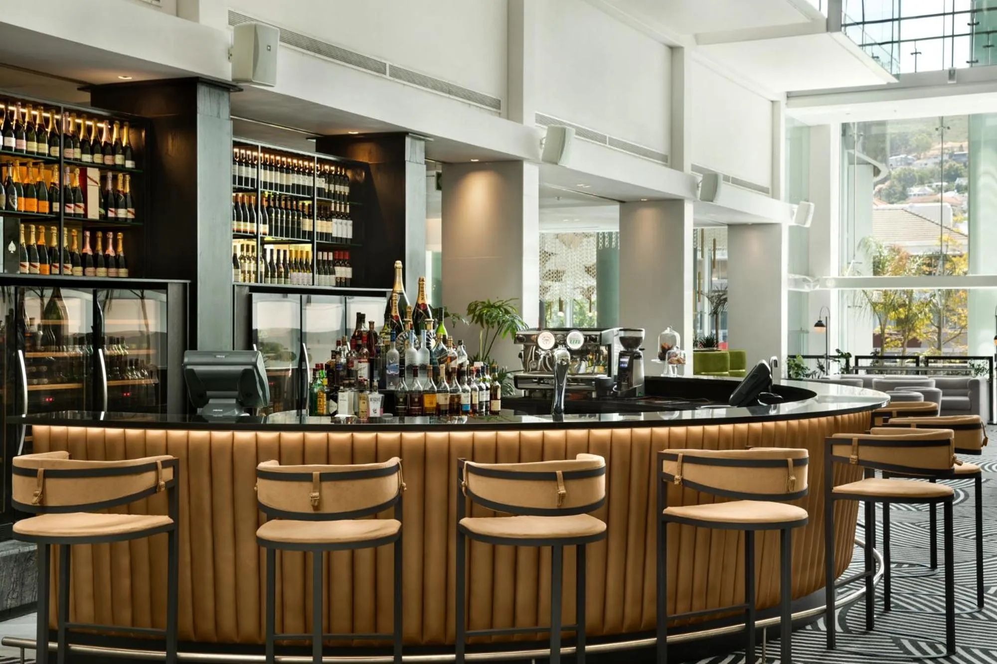 Lounge or bar in The Capital 15 on Orange Hotel & Spa