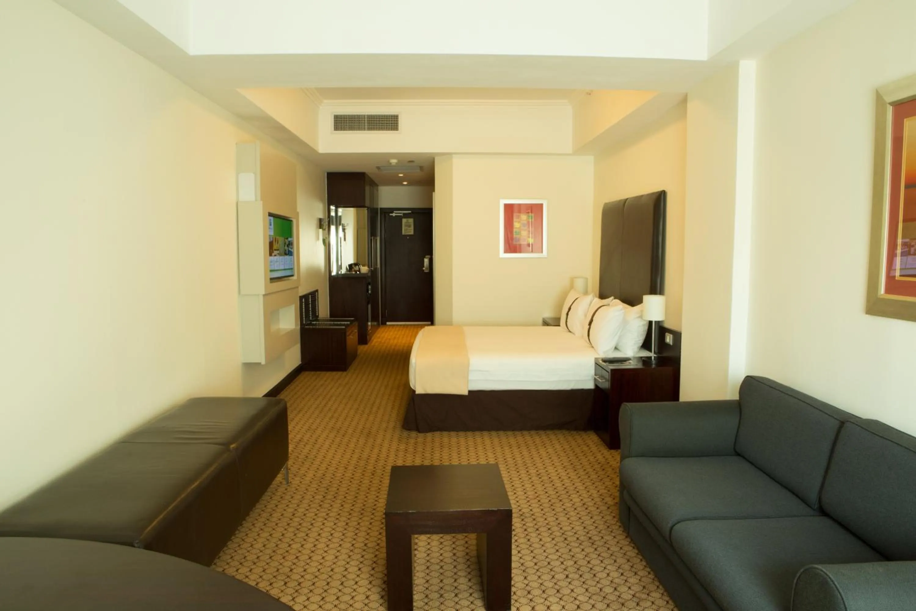 Photo of the whole room, Bed in Holiday Inn Sandton, an IHG Hotel