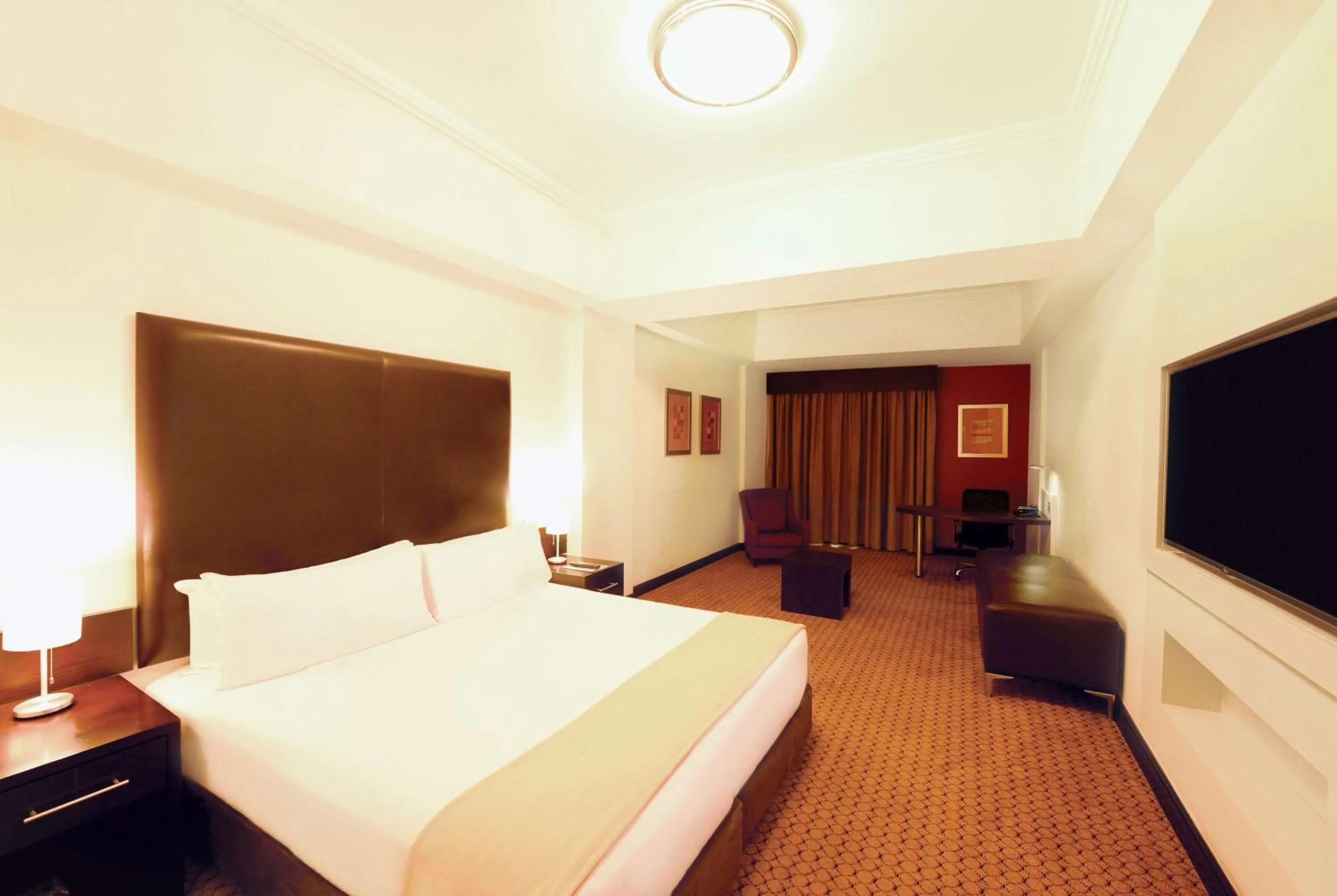 Bedroom, Bed in Holiday Inn Sandton, an IHG Hotel