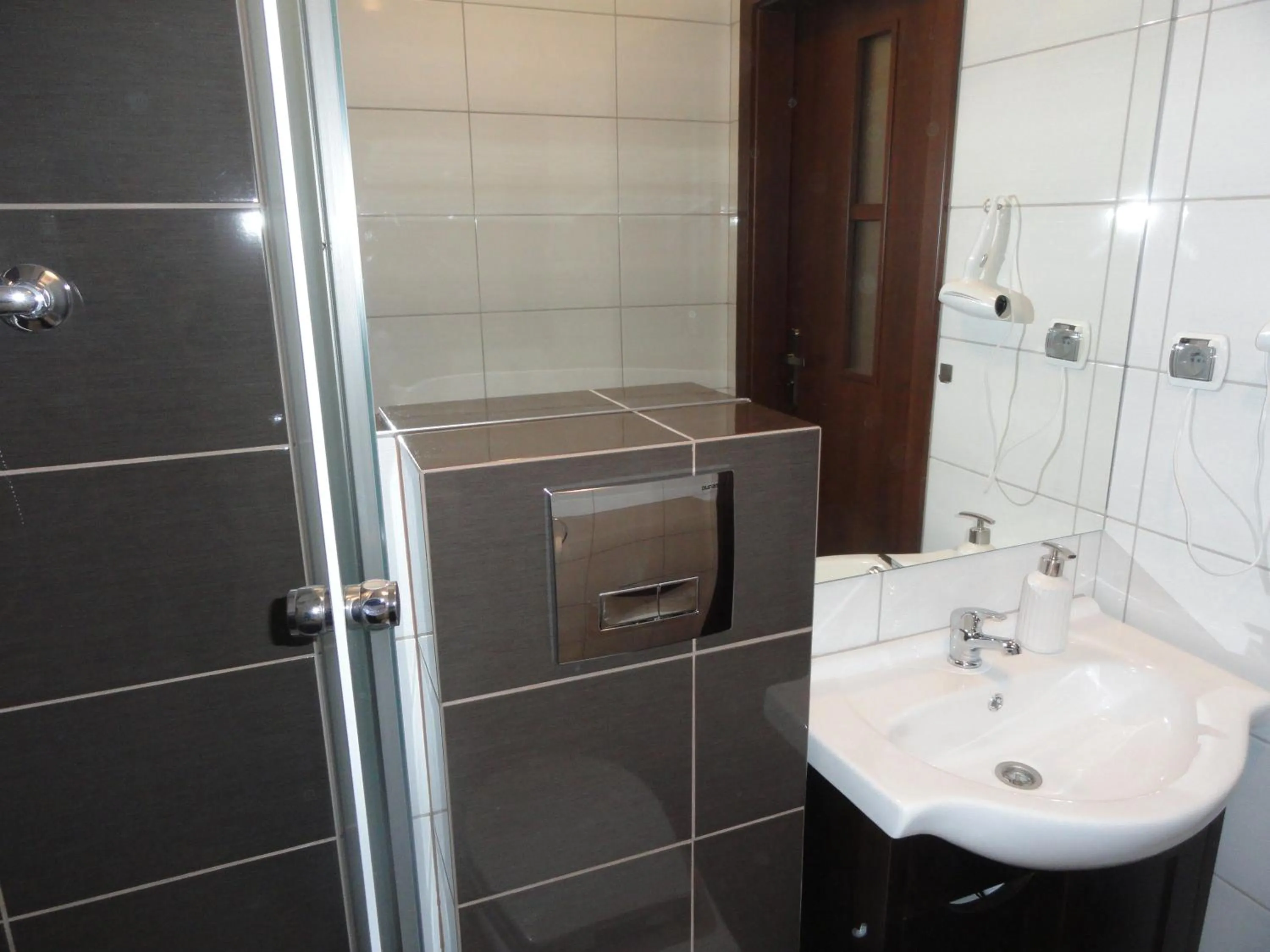 Shower in Rest- Pokoje z Łazienkami
