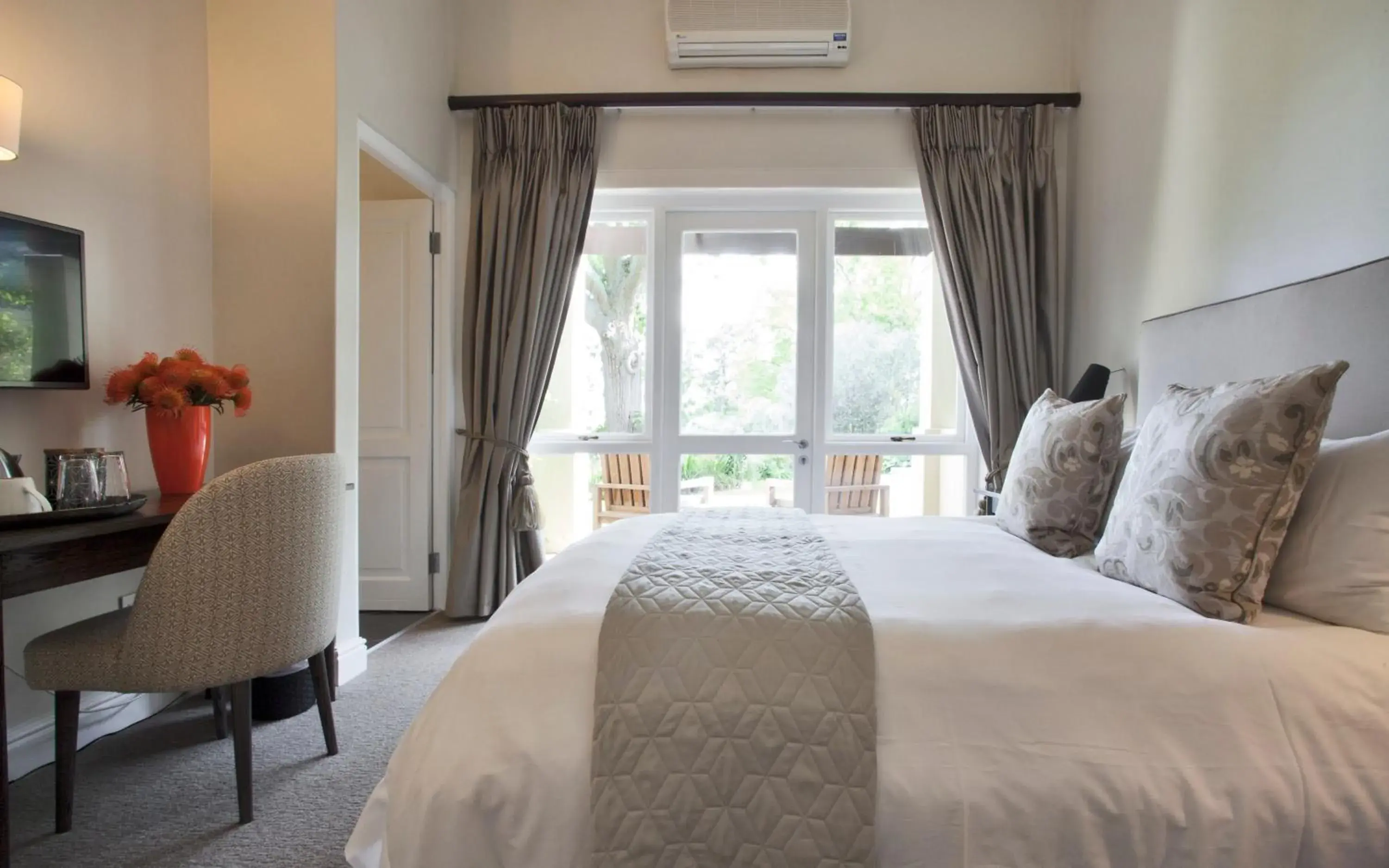 Deluxe Room in Sugarbird Manor Deluxe Room in Sugarbird Manor