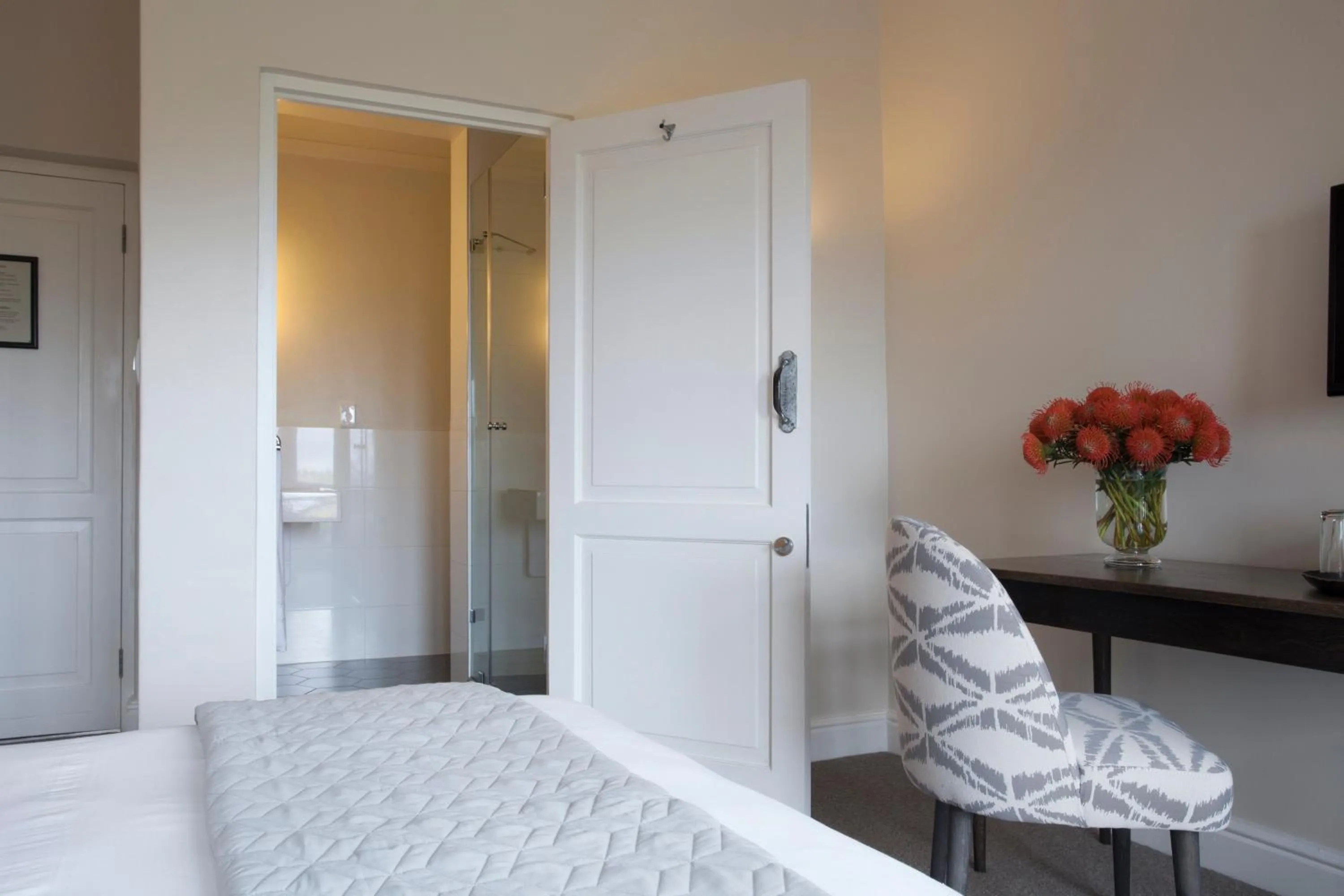 Bedroom, Bed in Sugarbird Manor