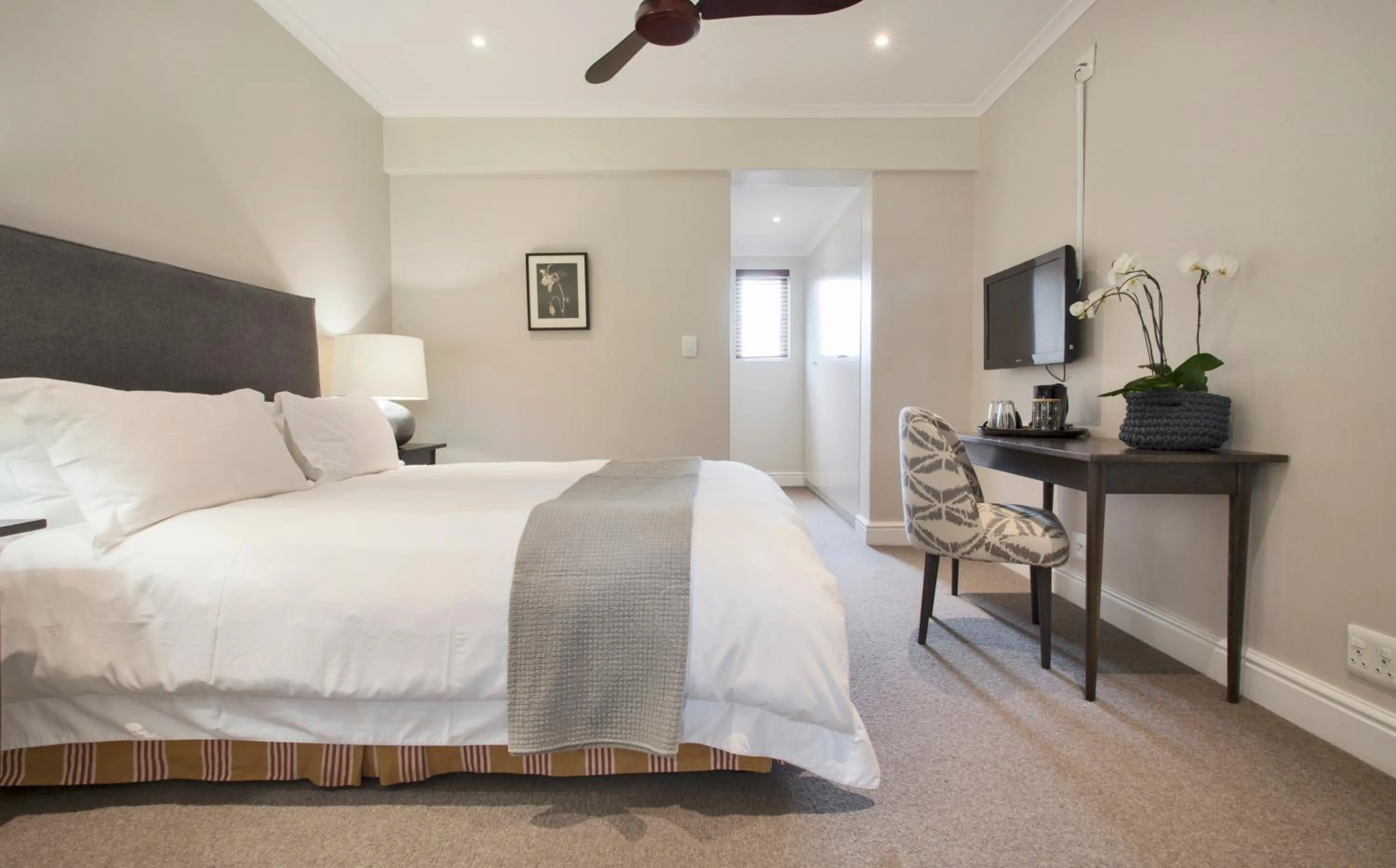 Bedroom, Bed in Sugarbird Manor