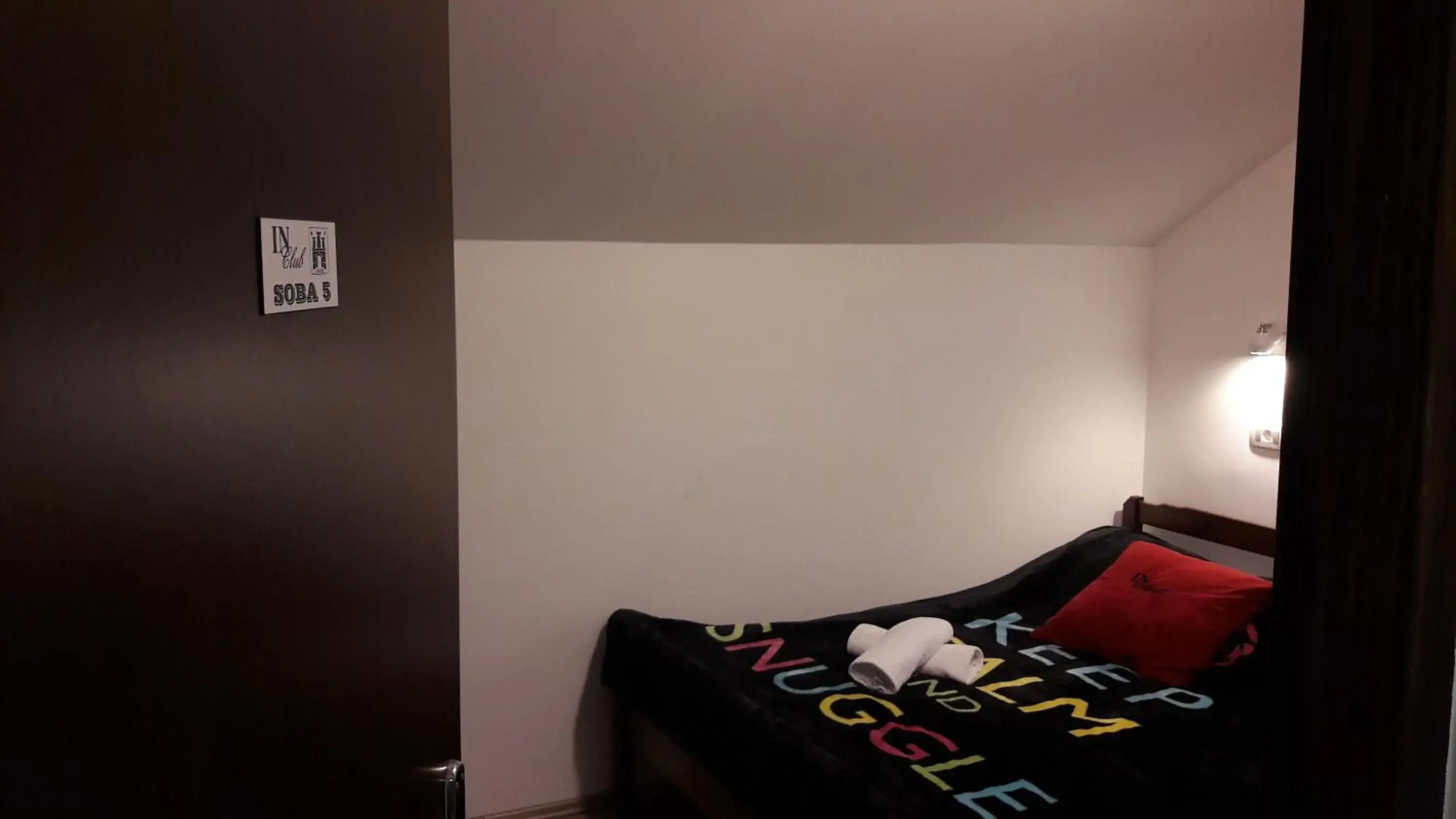 Deluxe Double Room with Private Bathroom in Hostel IN Club Deluxe Double Room with Private Bathroom in Hostel IN Club