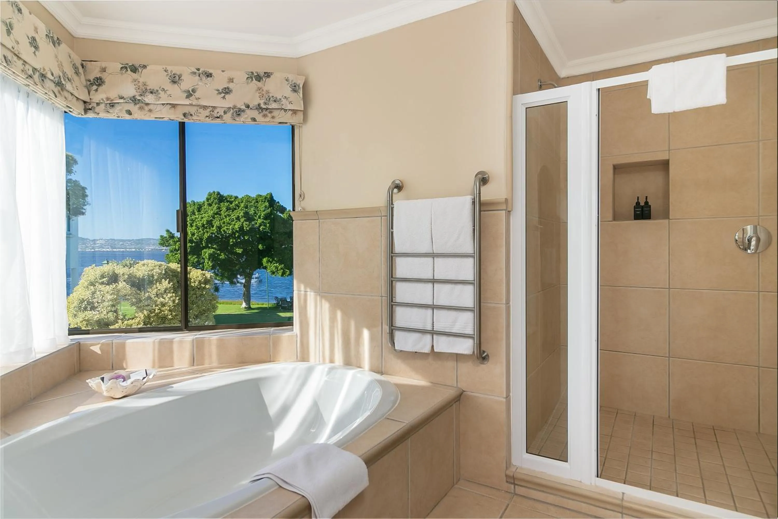 Shower, Bed in St. James of Knysna