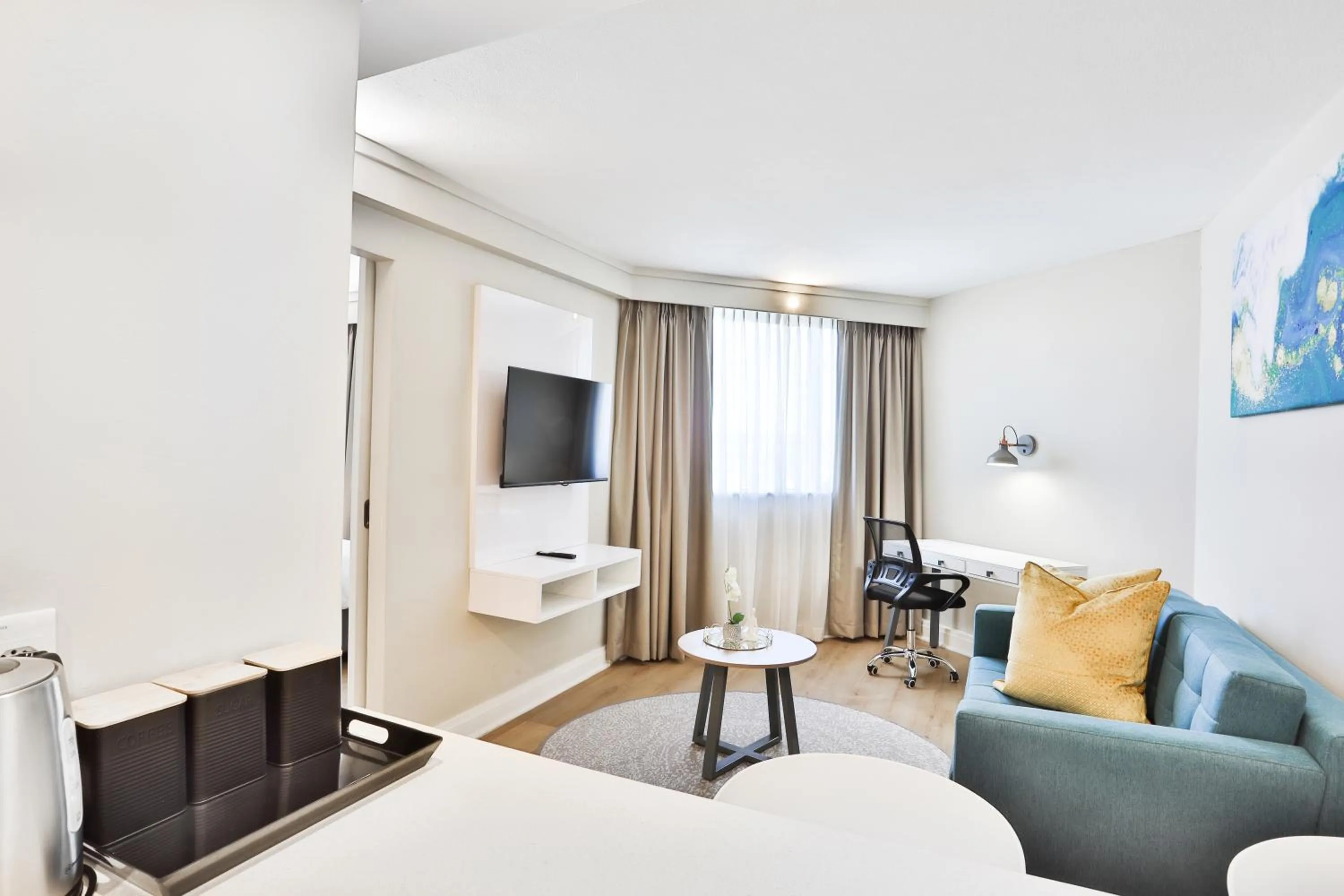 Seating area, Bed in RH Hotel & Apartments - Pretoria