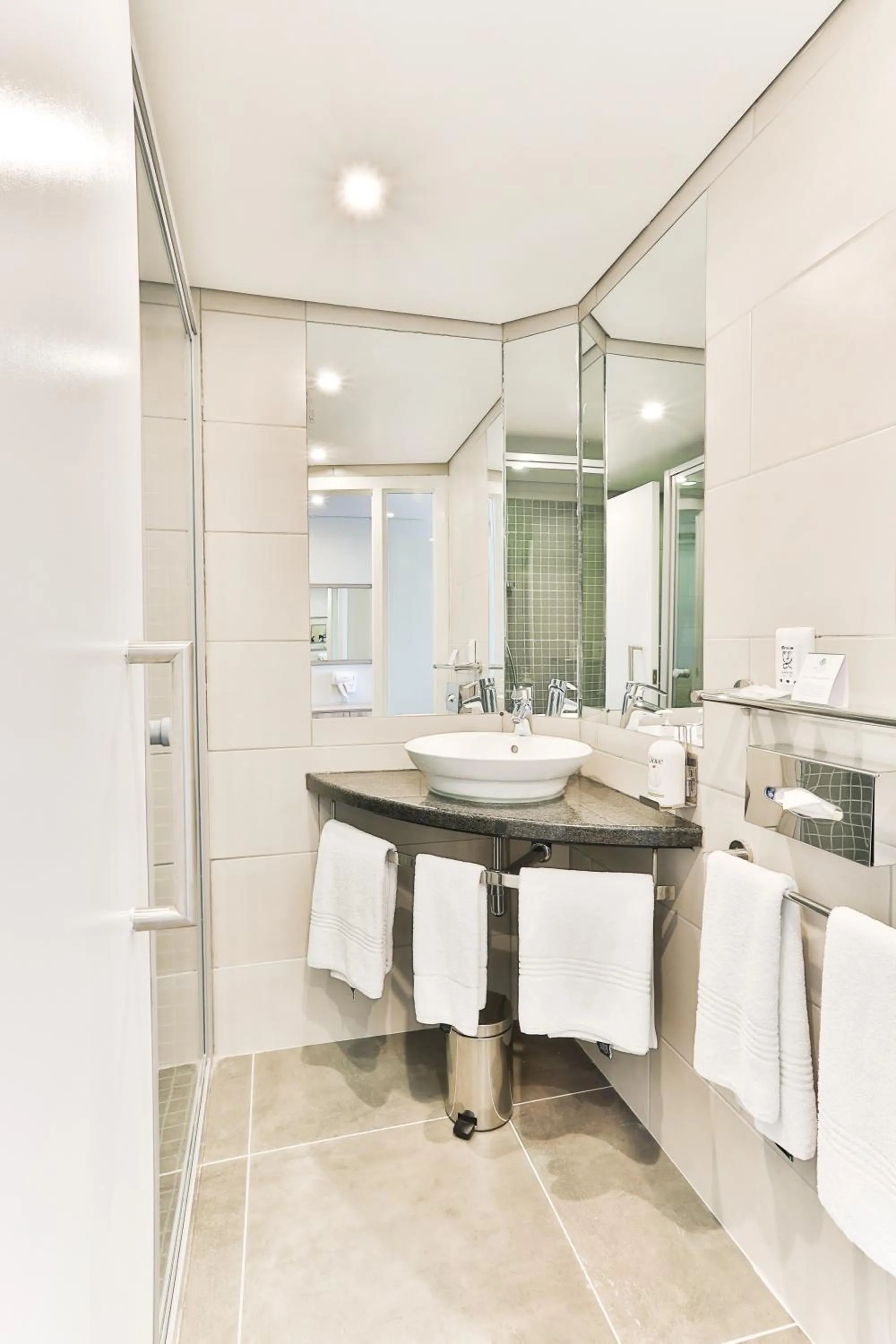 Bathroom in RH Hotel & Apartments - Pretoria