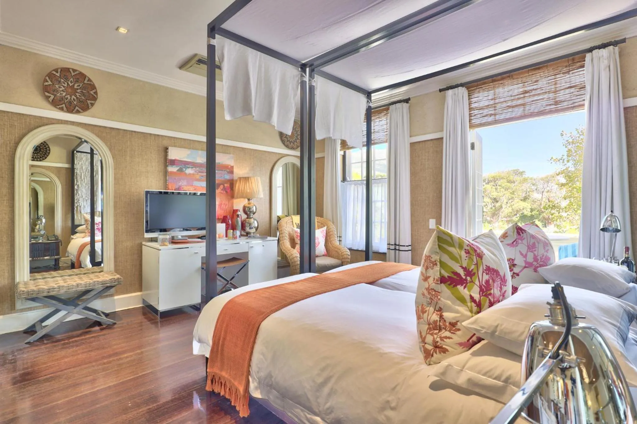 Bedroom, Bed in Hout Bay Manor
