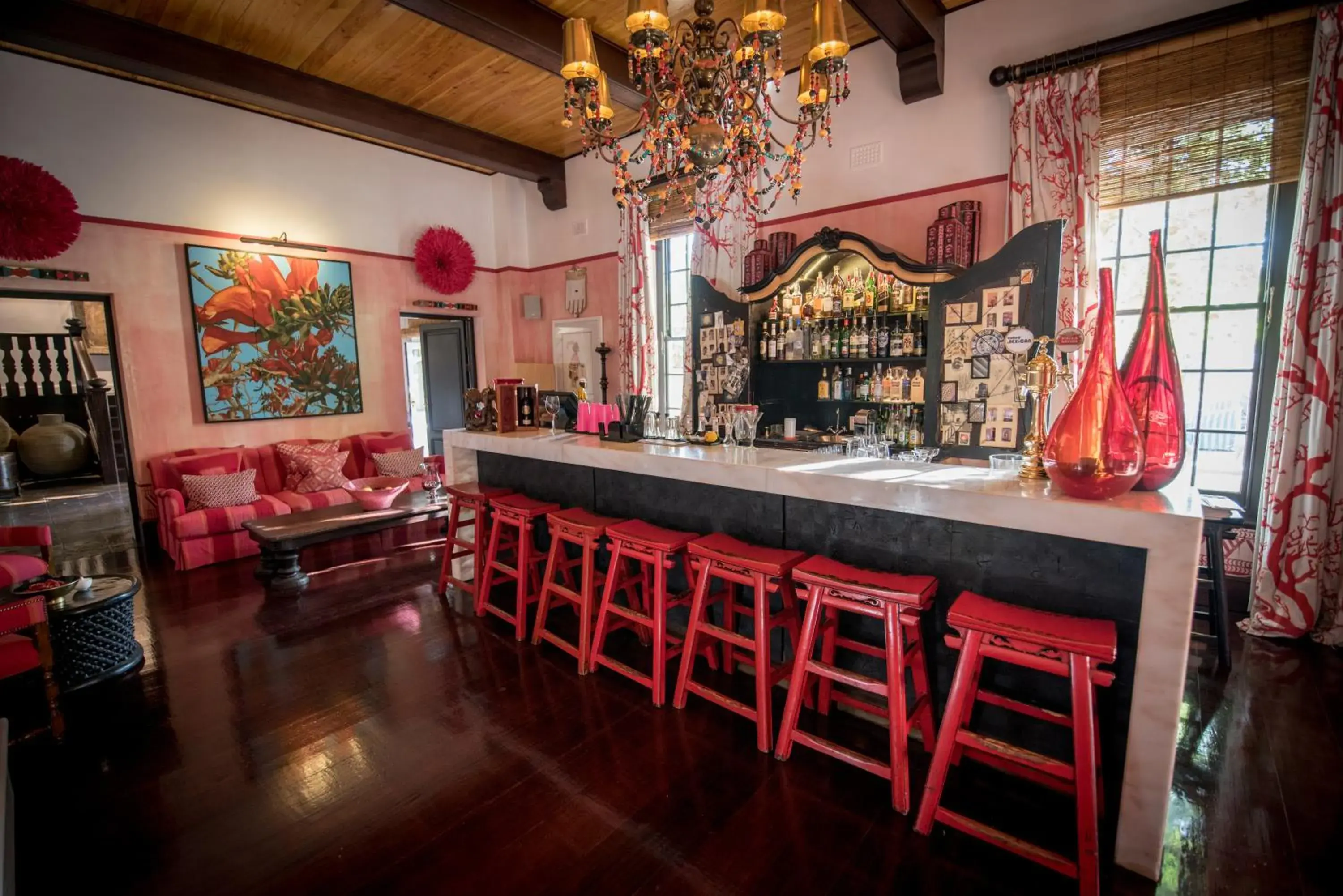 Lounge or bar in Hout Bay Manor Lounge or bar in Hout Bay Manor
