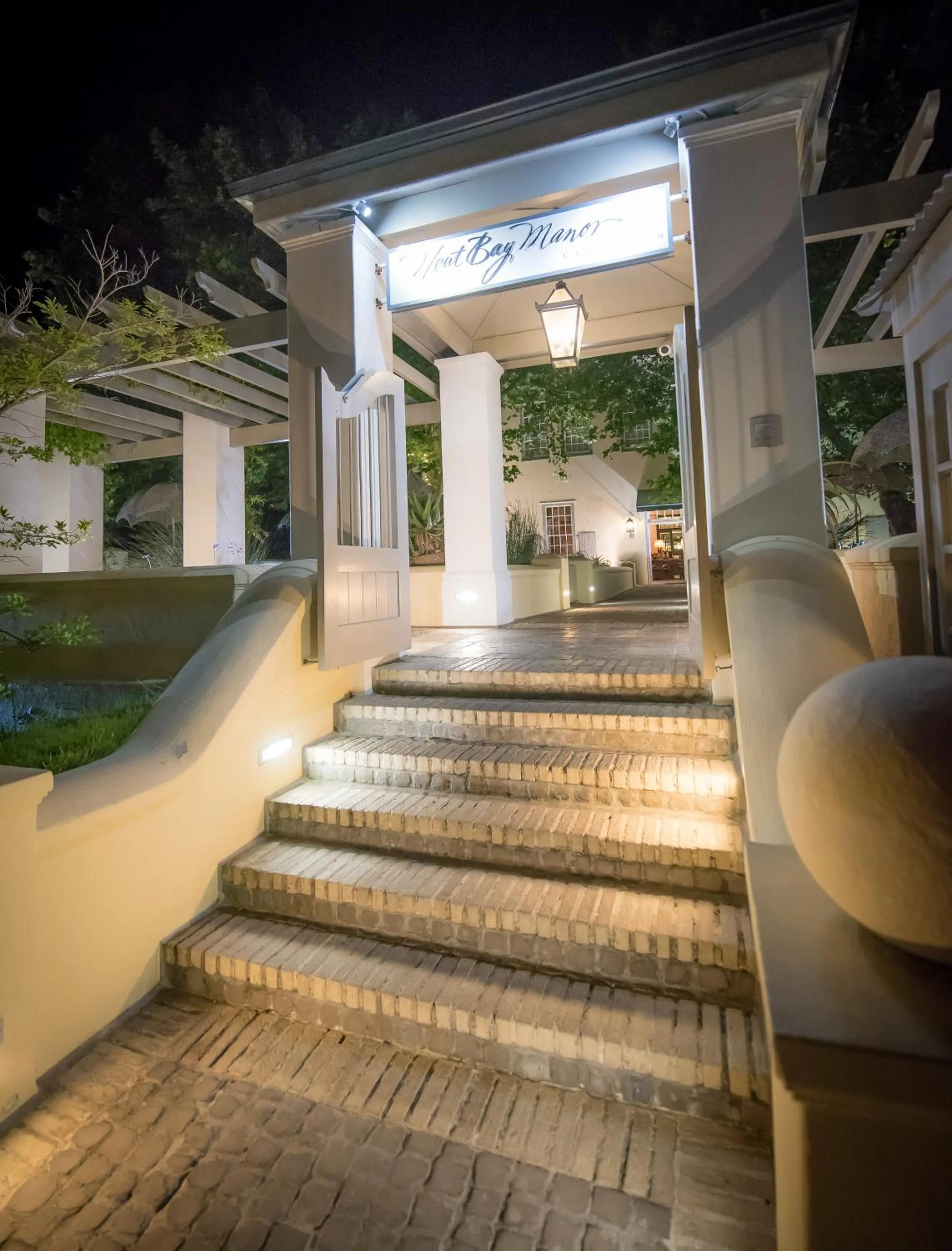 Facade/entrance in Hout Bay Manor