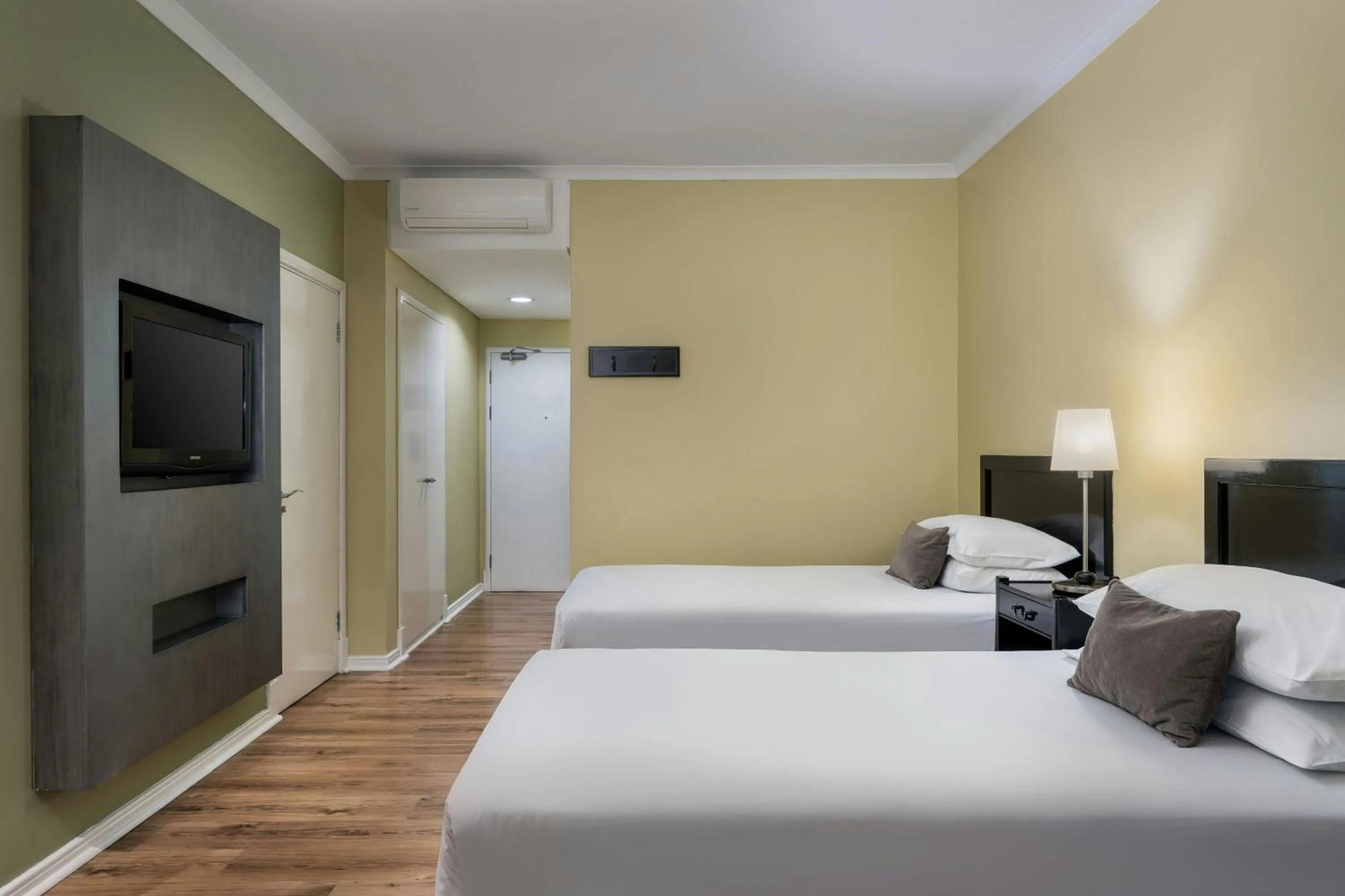 Photo of the whole room, Bed in Protea Hotel by Marriott Bloemfontein