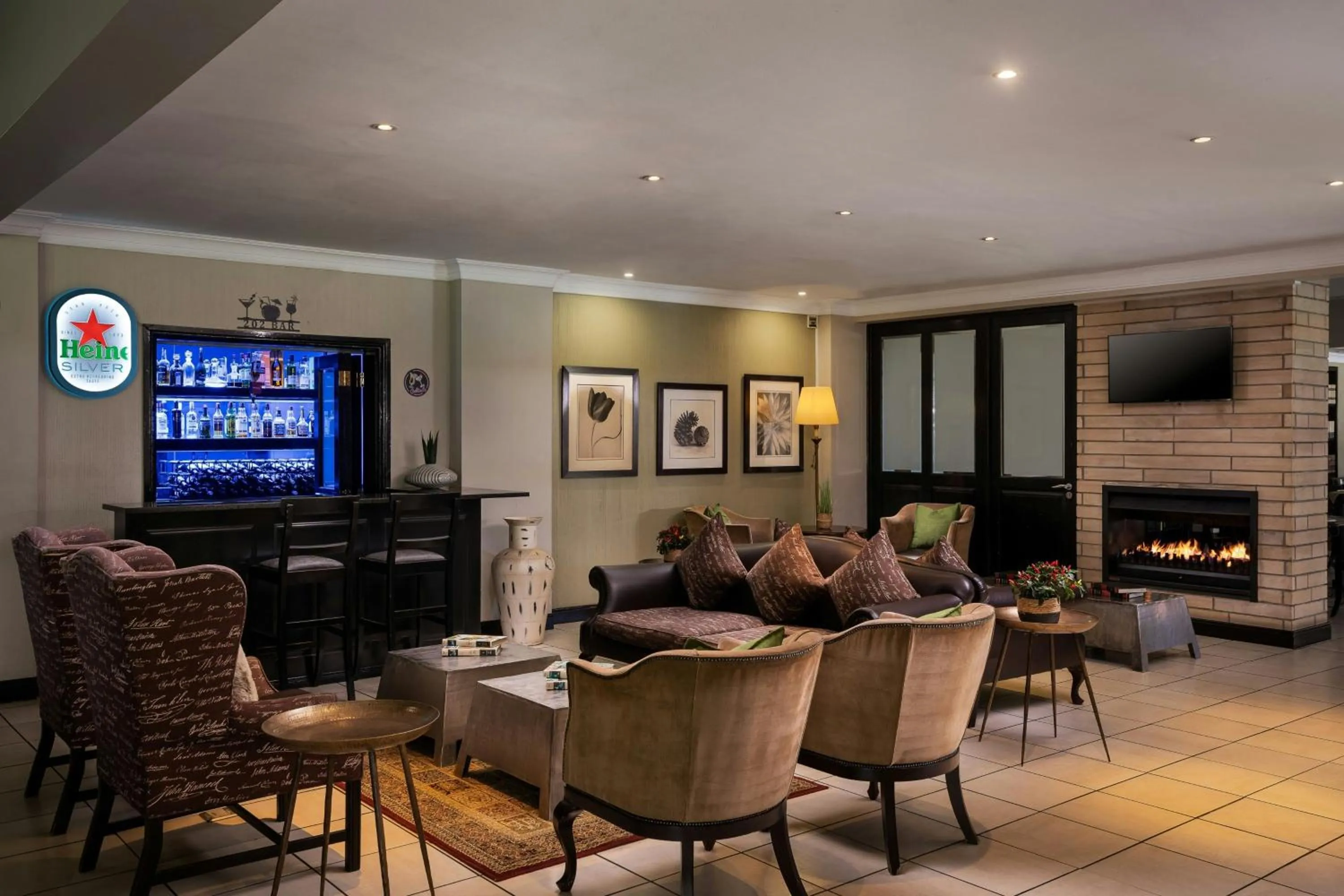 Lounge or bar in Protea Hotel by Marriott Bloemfontein