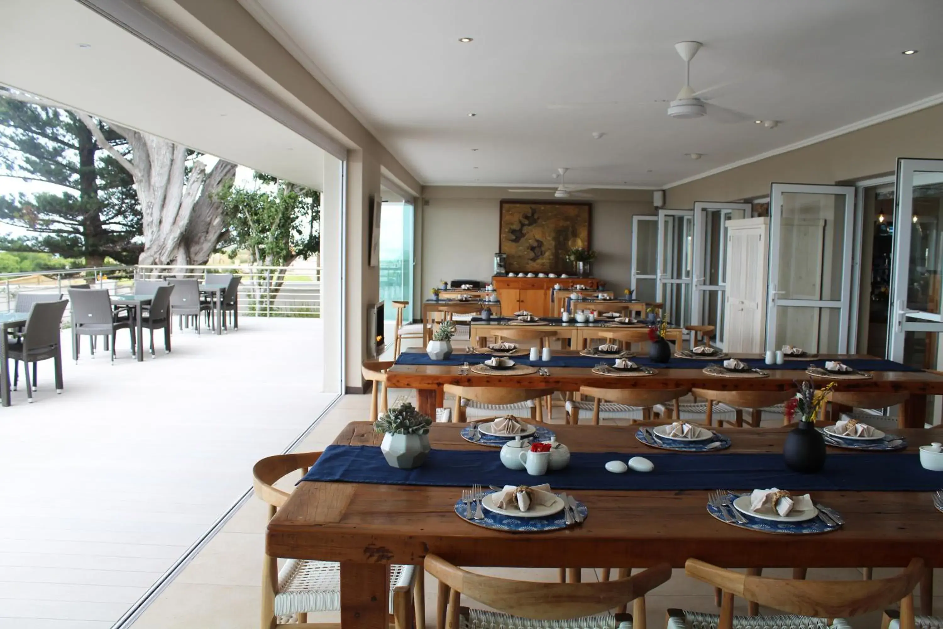 Restaurant/places to eat in Abalone Guest Lodge Restaurant/places to eat in Abalone Guest Lodge