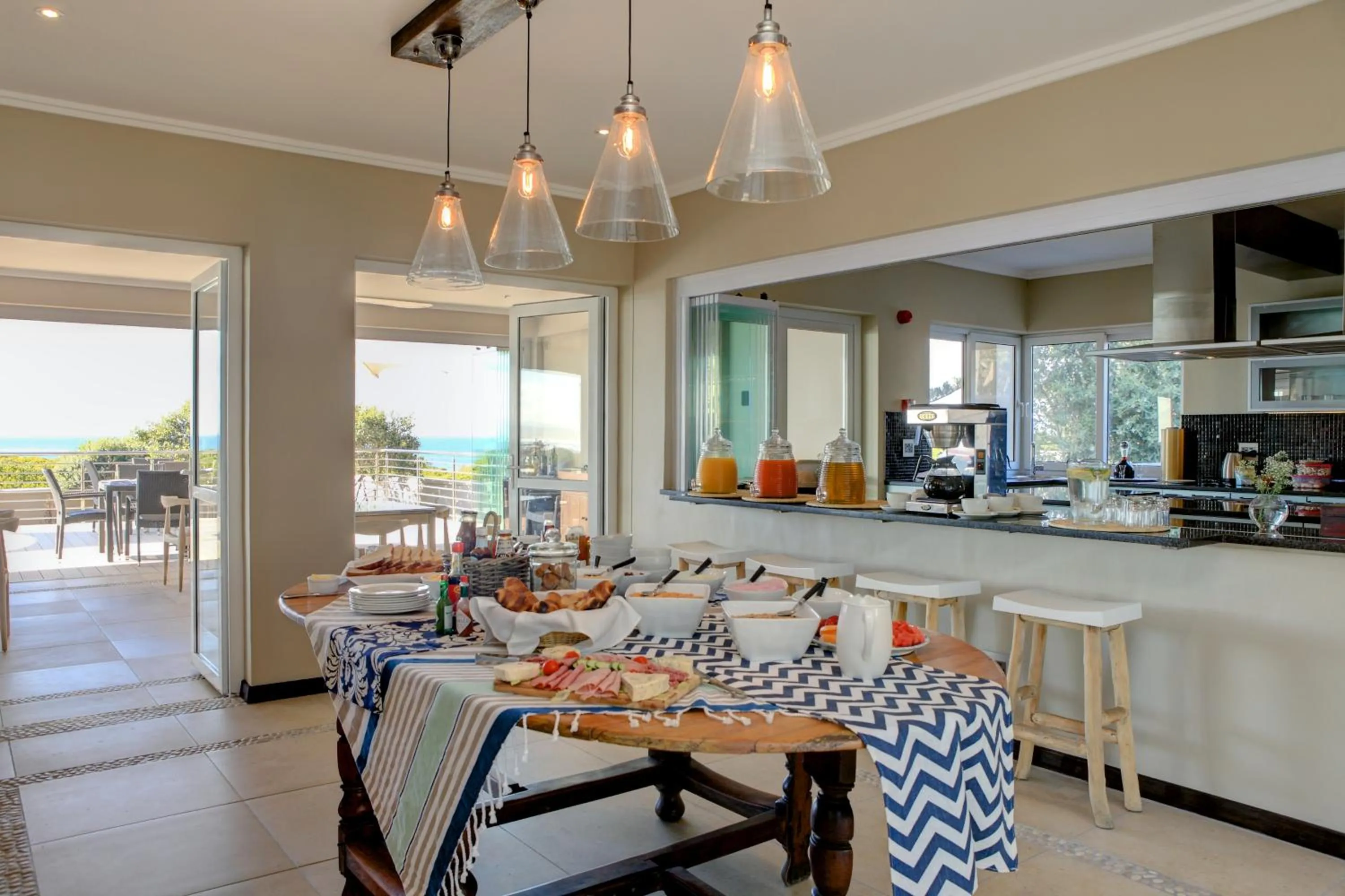 Food and drinks in Abalone Guest Lodge