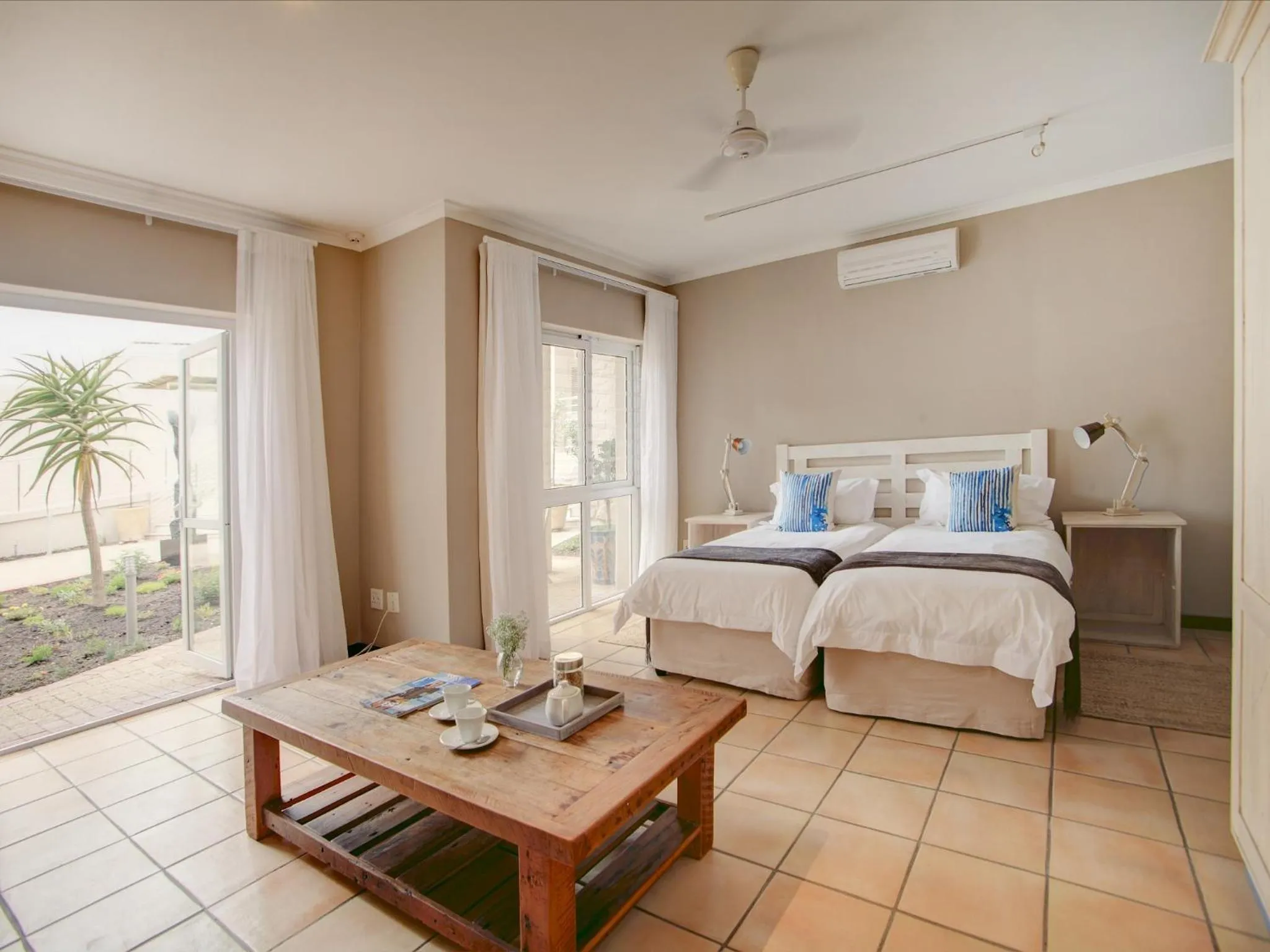 Bed in Abalone Guest Lodge