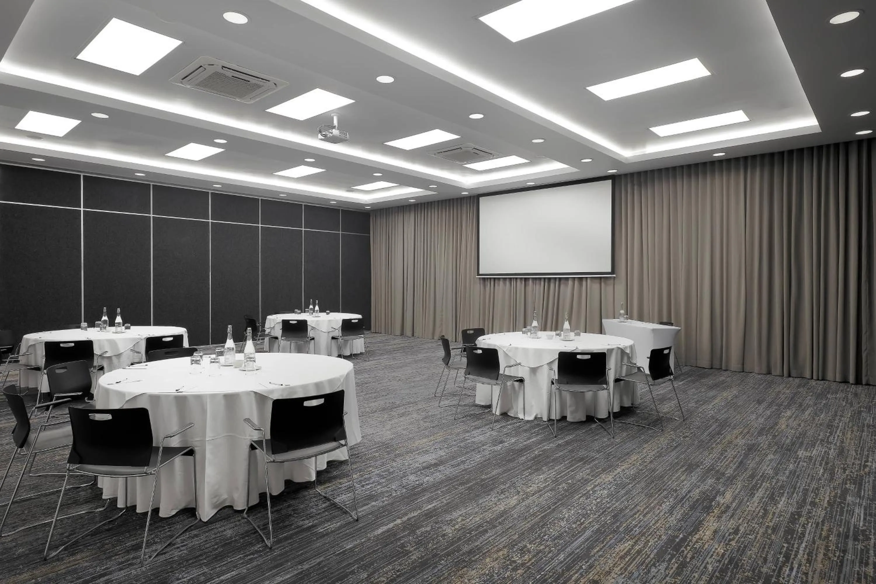 Meeting/conference room in Protea Hotel by Marriott Durban Umhlanga