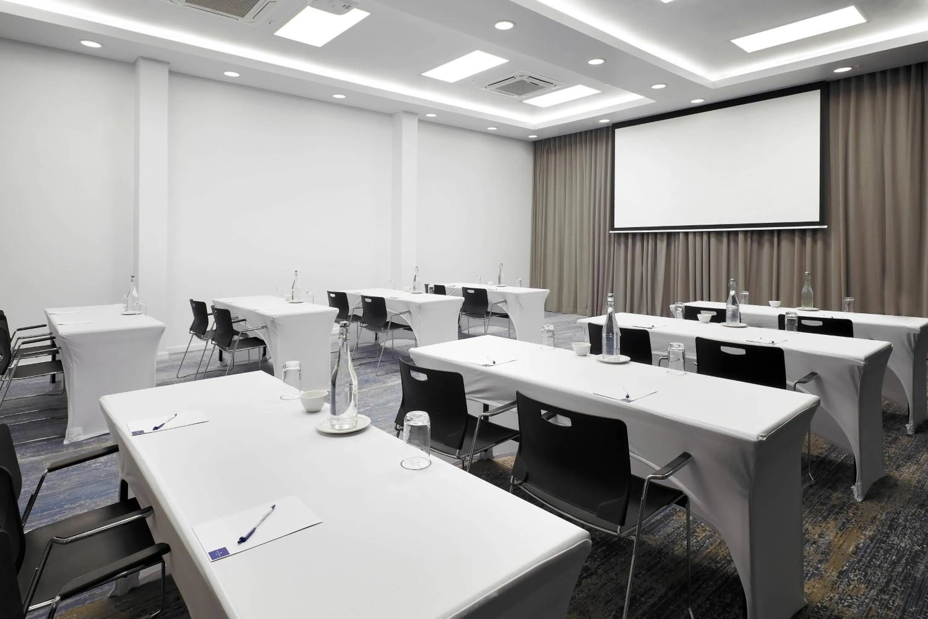 Meeting/conference room in Protea Hotel by Marriott Durban Umhlanga