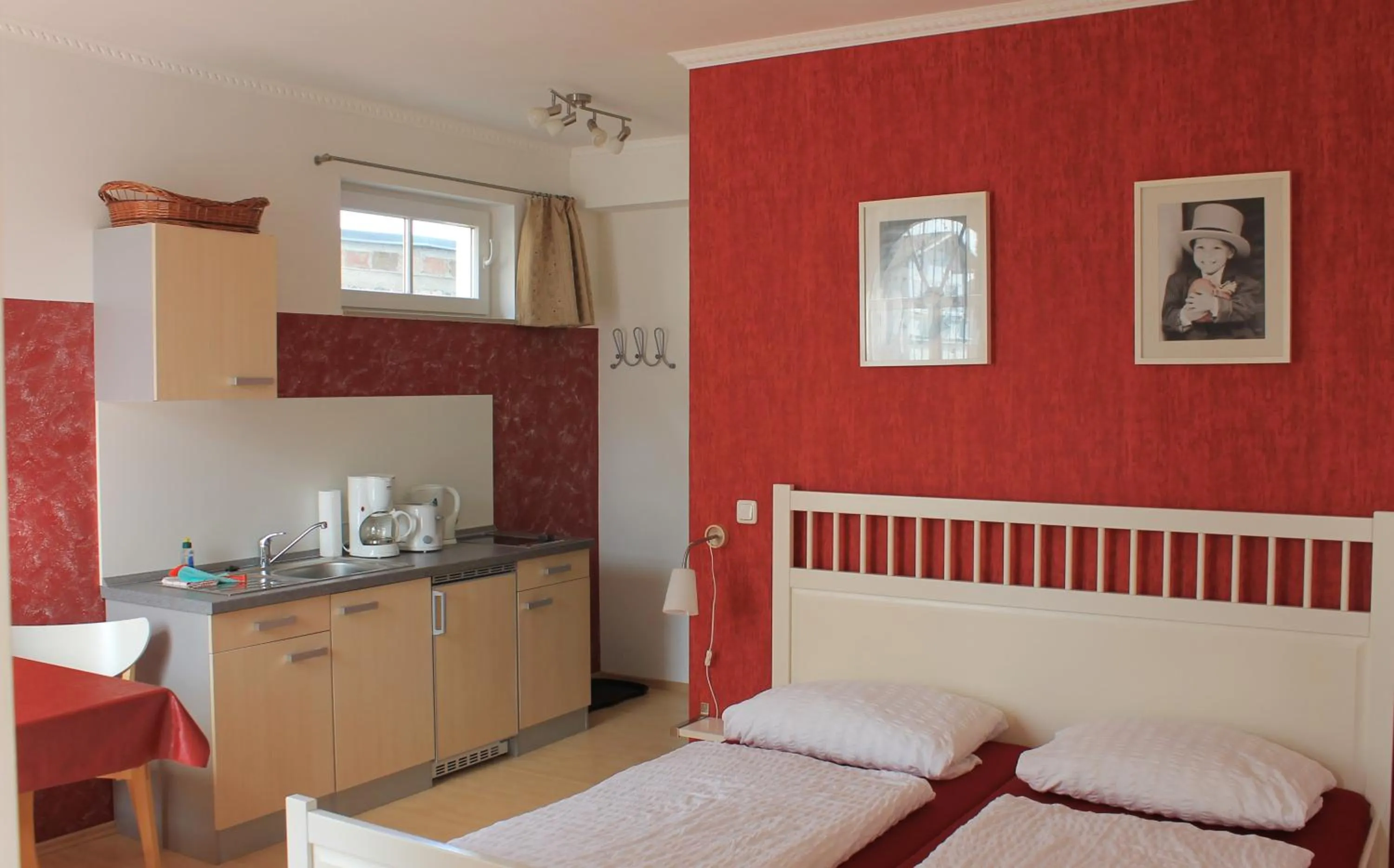 Kitchen or kitchenette, Bed in Villa Mignon - Apartment Rot