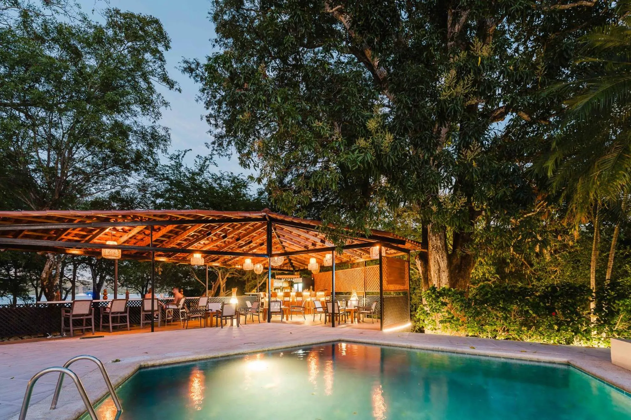 Lounge or bar in Papagayo Golden Palms Beachfront Hotel