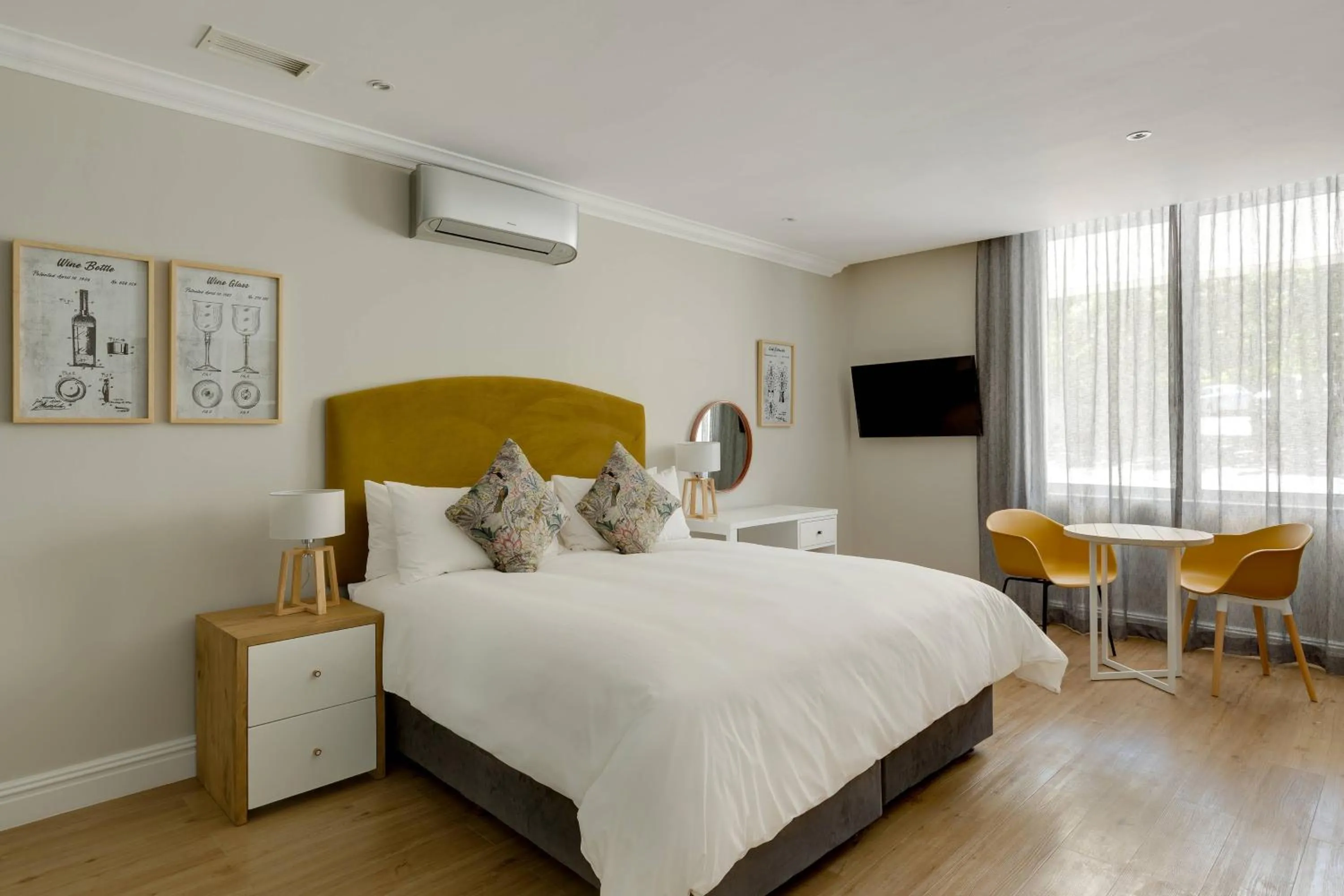 Photo of the whole room, Bed in Protea Hotel by Marriott Franschhoek