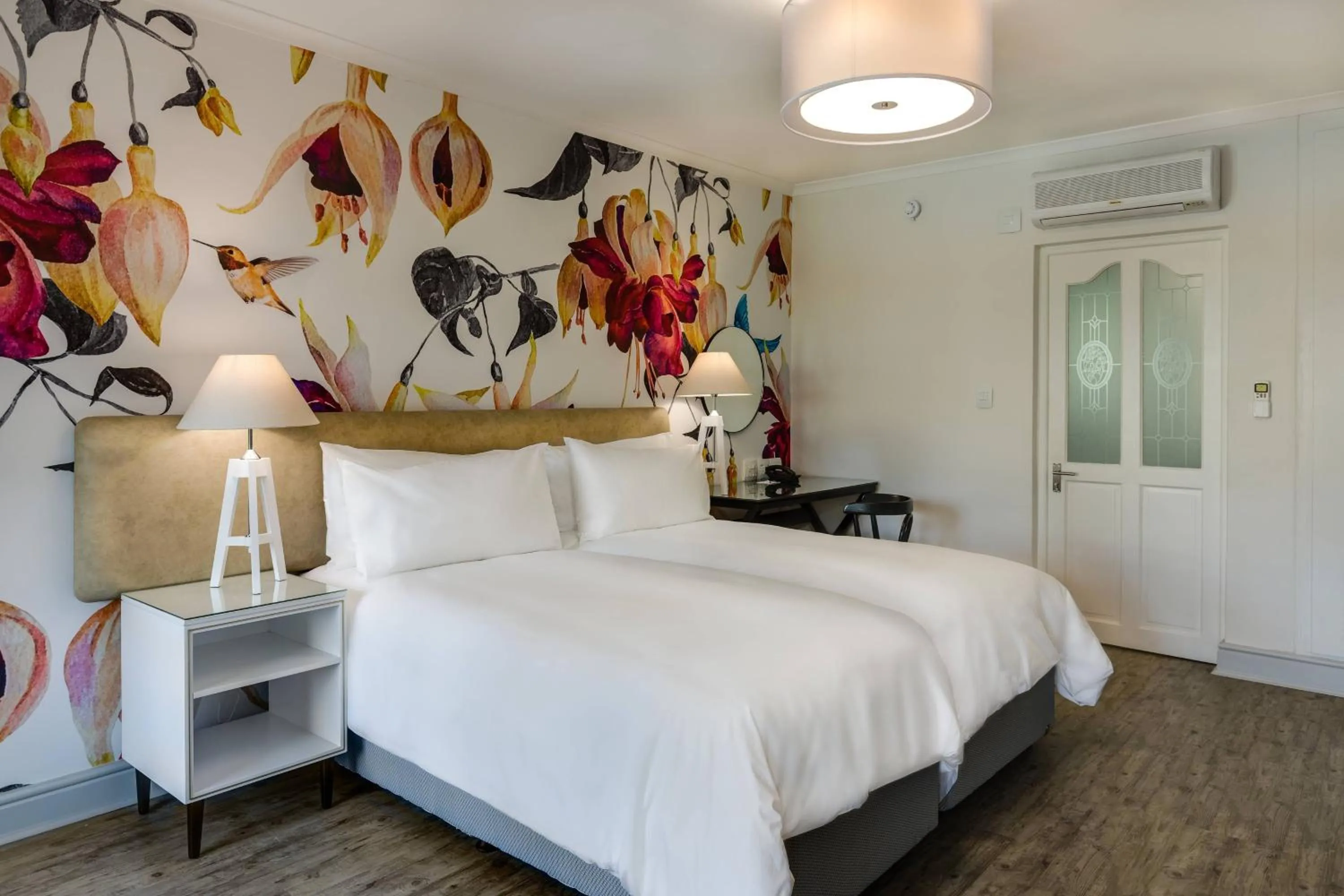 Photo of the whole room, Bed in Protea Hotel by Marriott Franschhoek