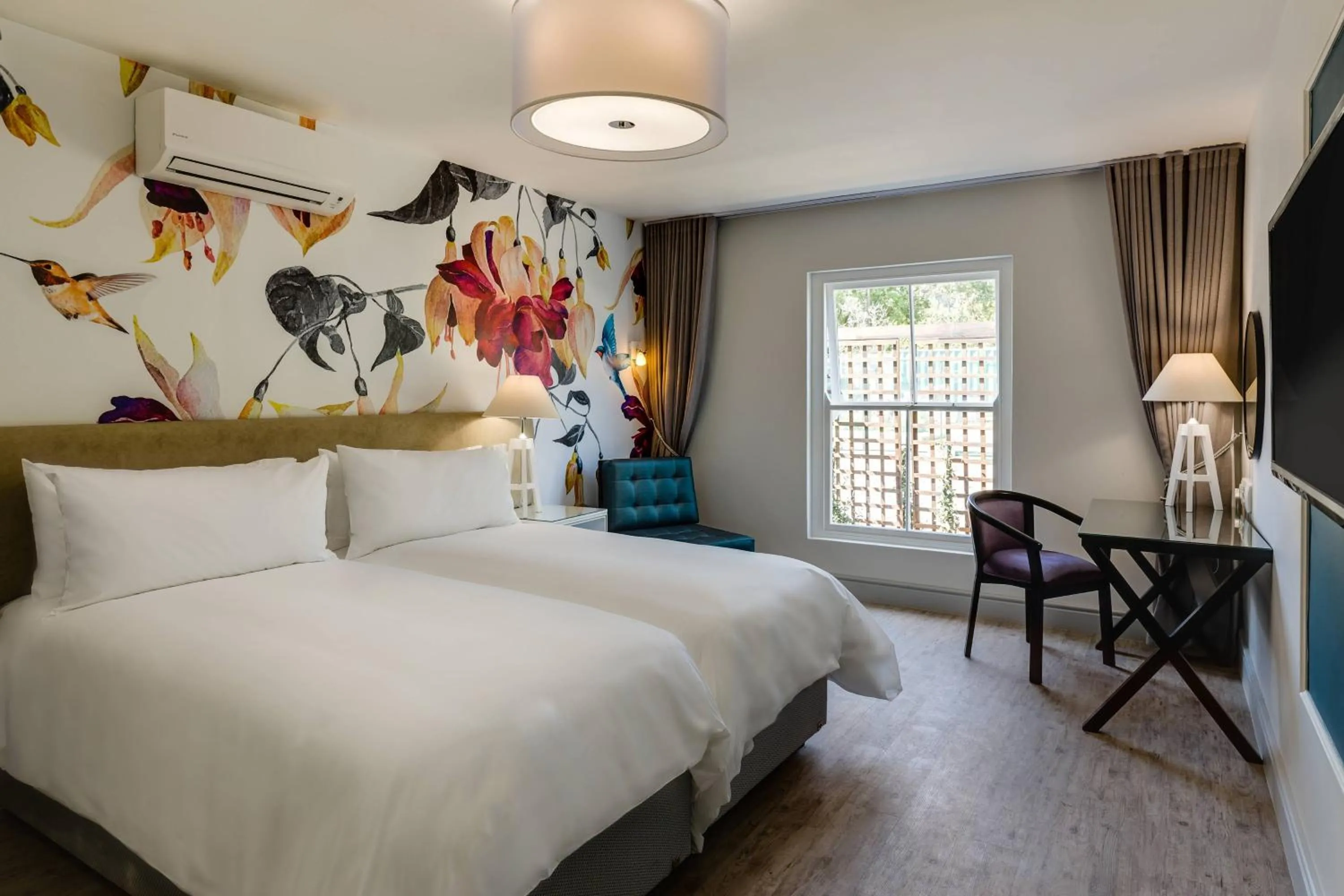 Photo of the whole room, Bed in Protea Hotel by Marriott Franschhoek