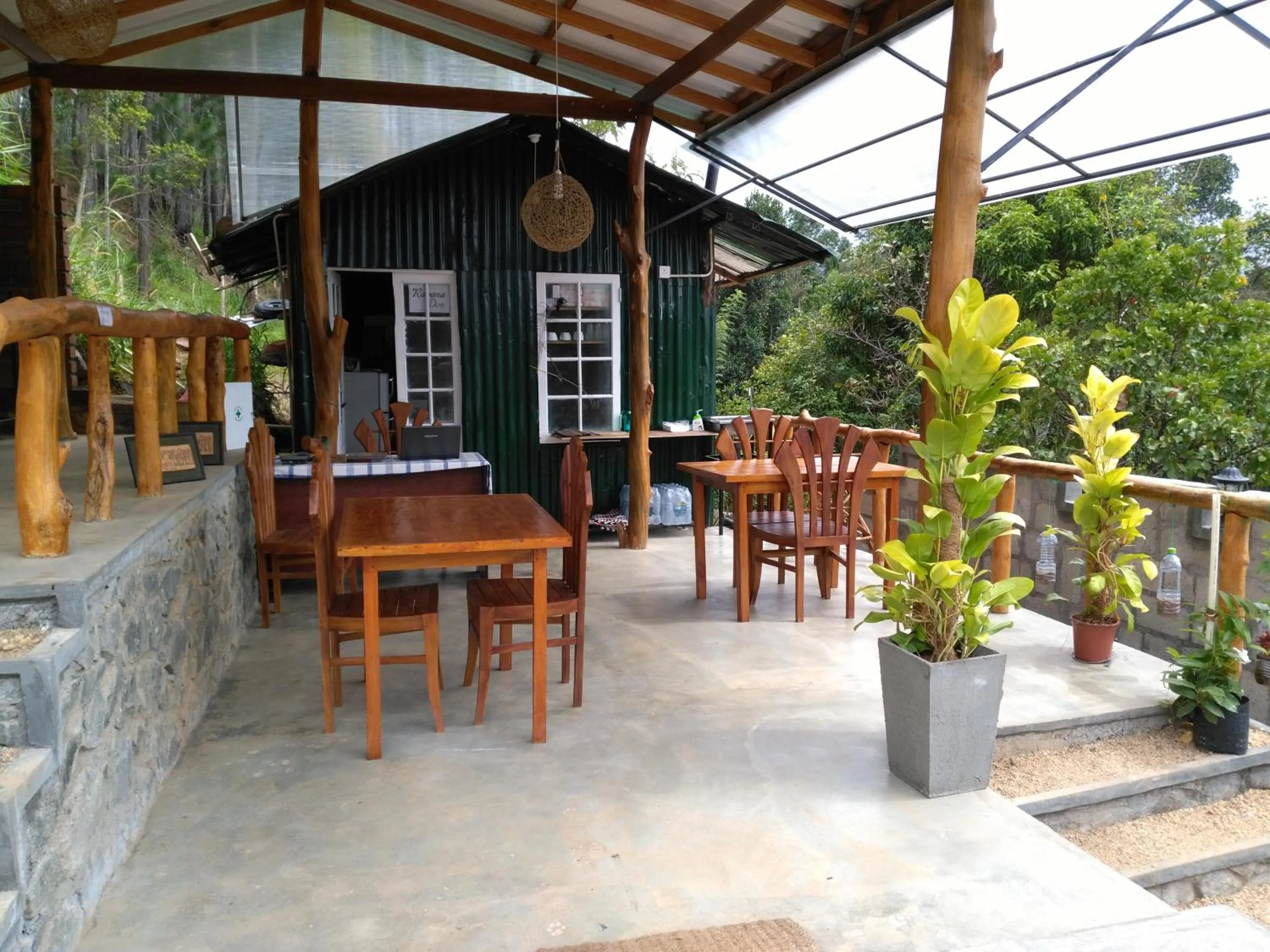 Restaurant/places to eat in Ella Rawana Den Hotel