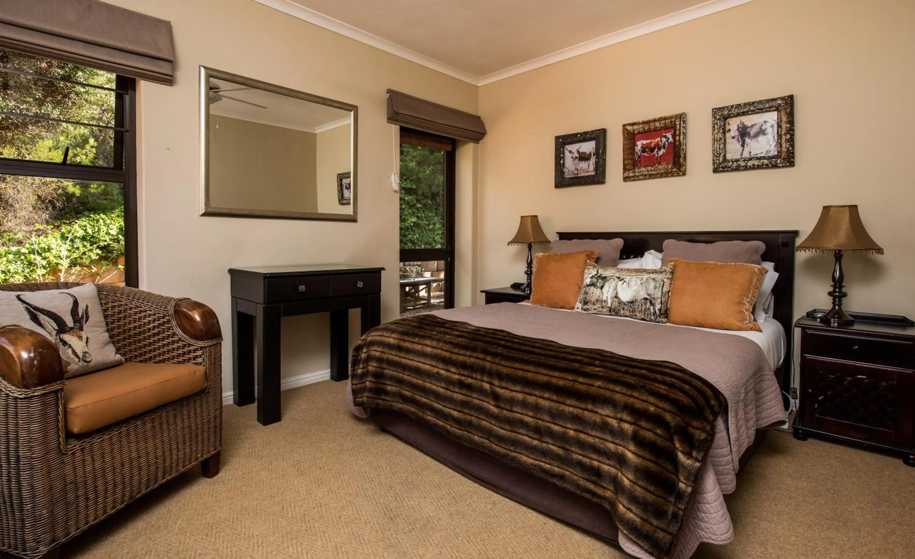 Photo of the whole room, Bed in Whale View Manor & Spa