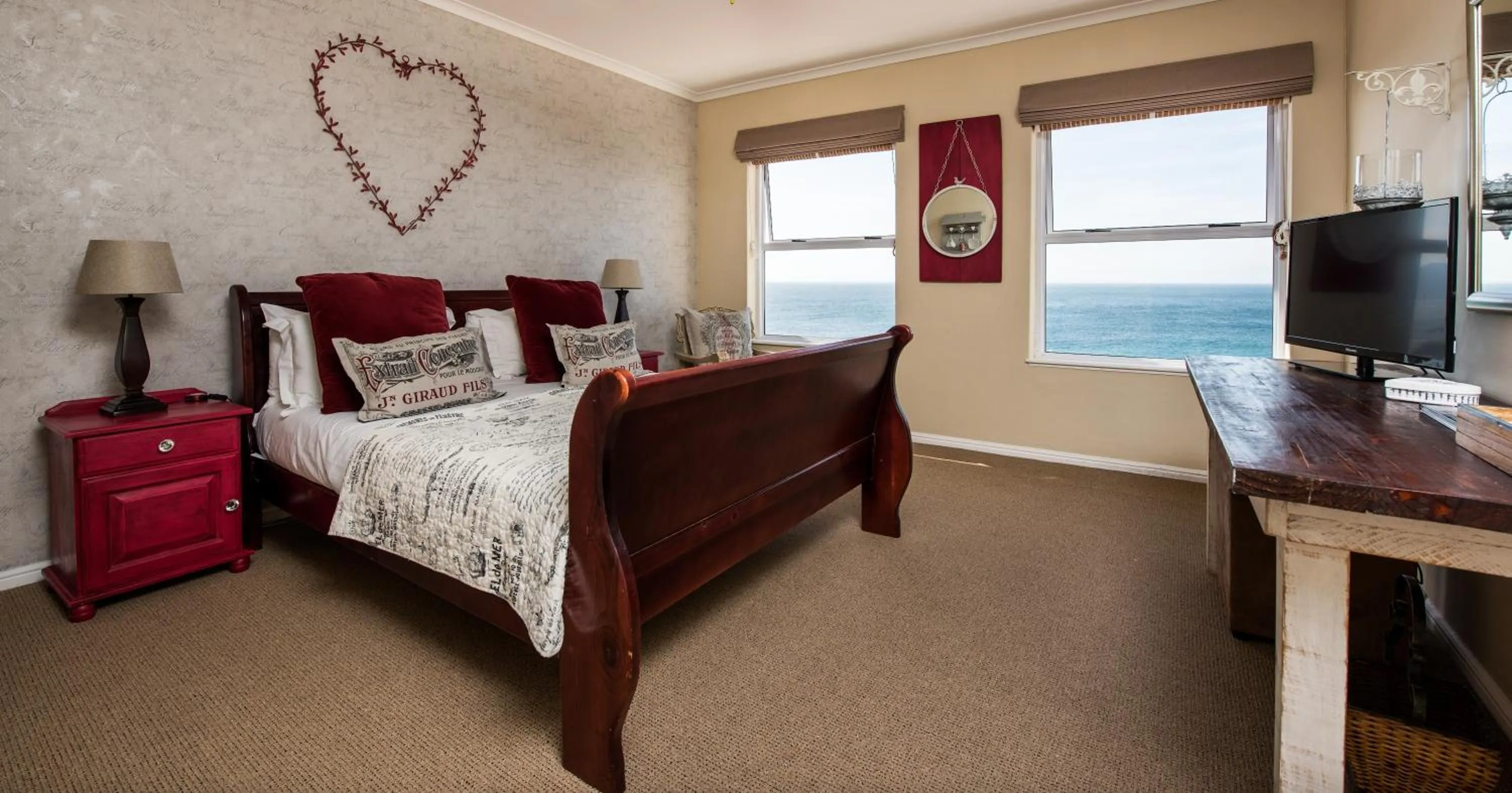 Photo of the whole room, Bed in Whale View Manor & Spa