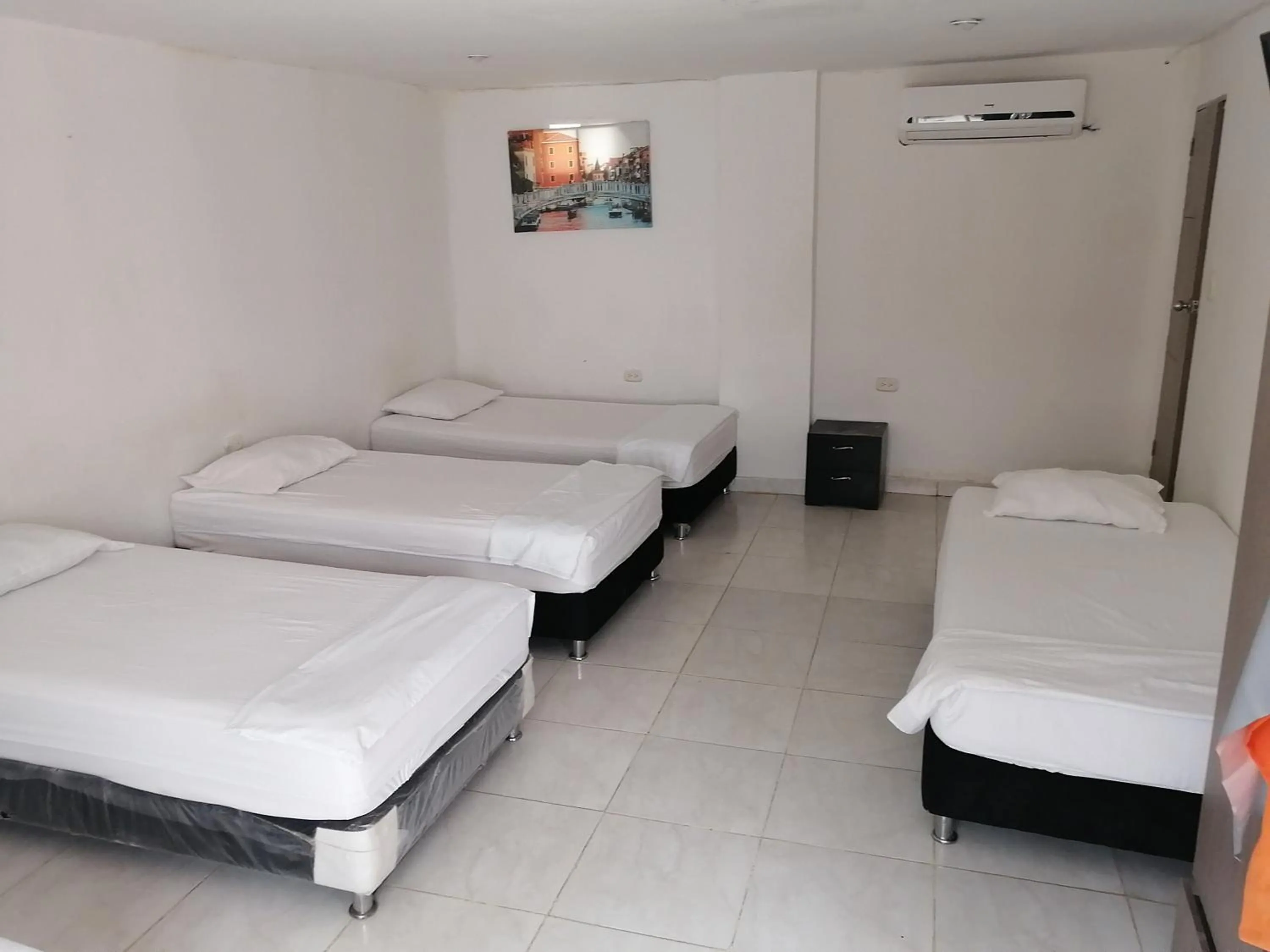 Photo of the whole room, Bed in Manzanillo Beach