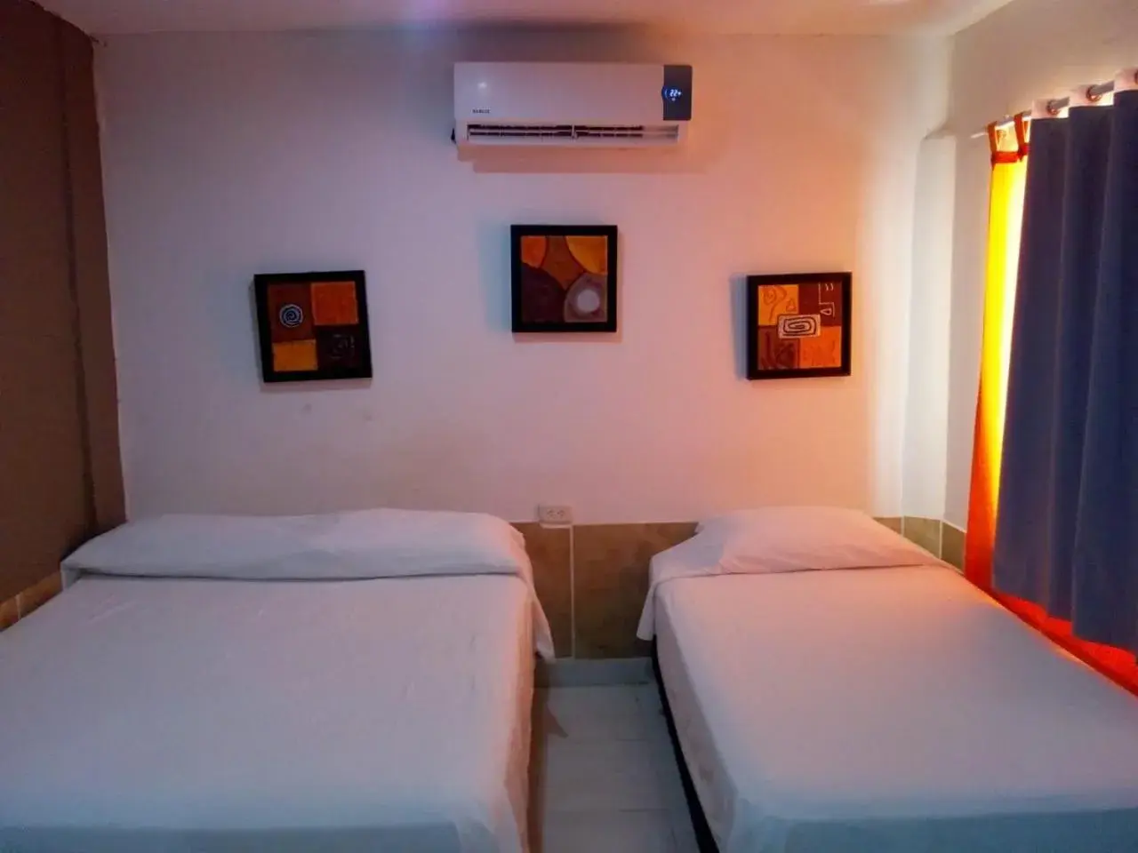 Budget Triple Room in Manzanillo Beach Budget Triple Room in Manzanillo Beach