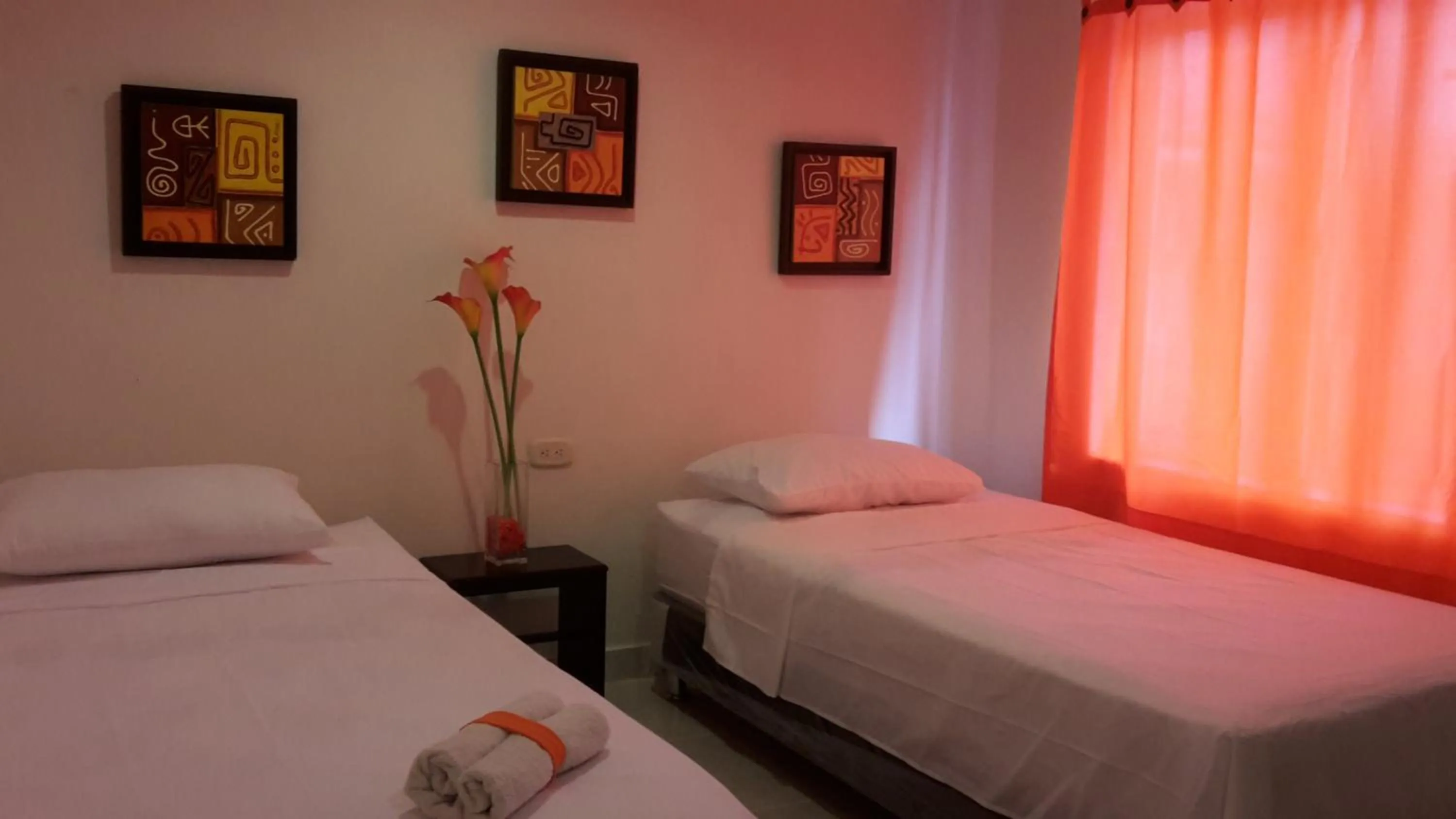 Photo of the whole room, Bed in Manzanillo Beach