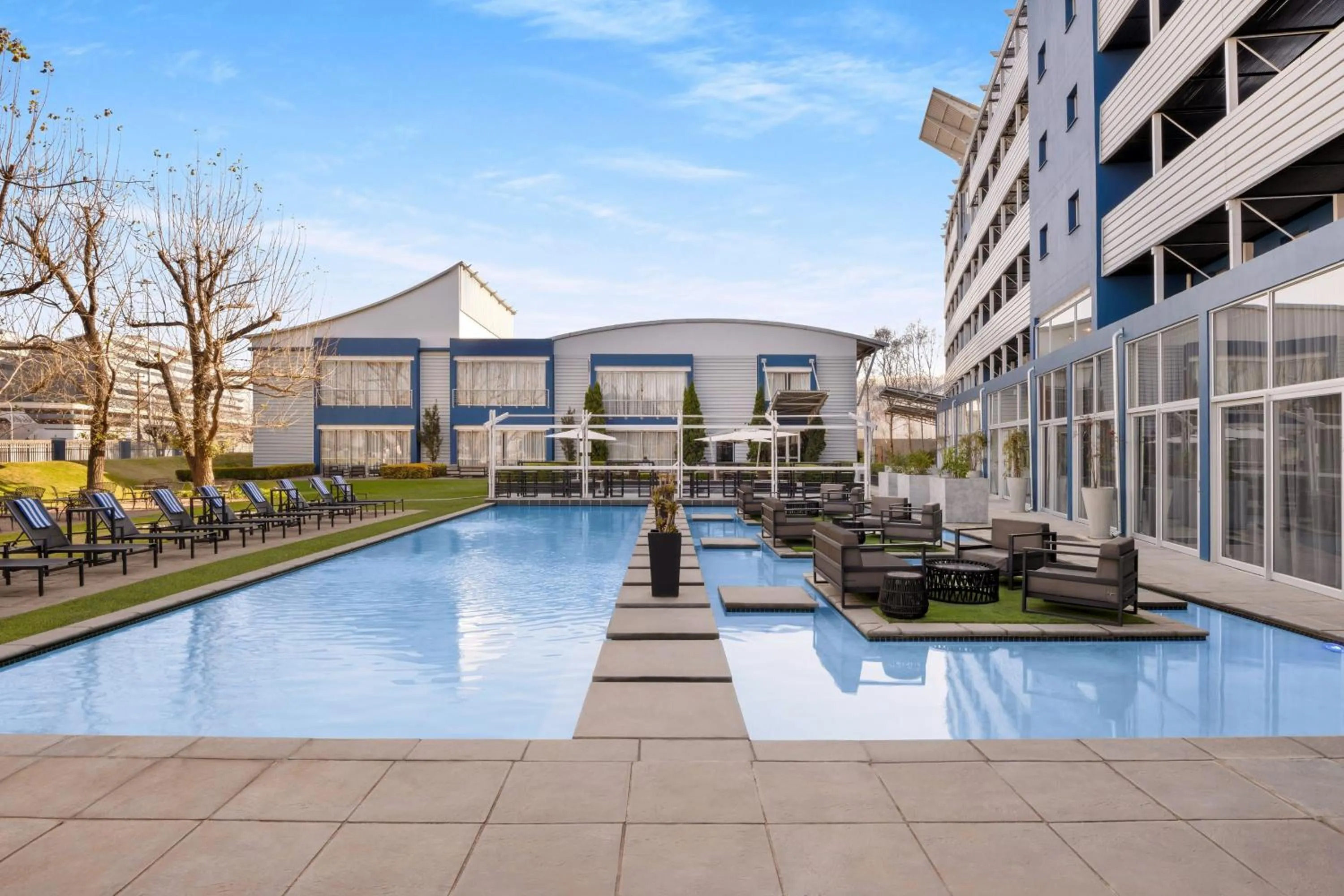 Swimming pool in Protea Hotel by Marriott O R Tambo Airport