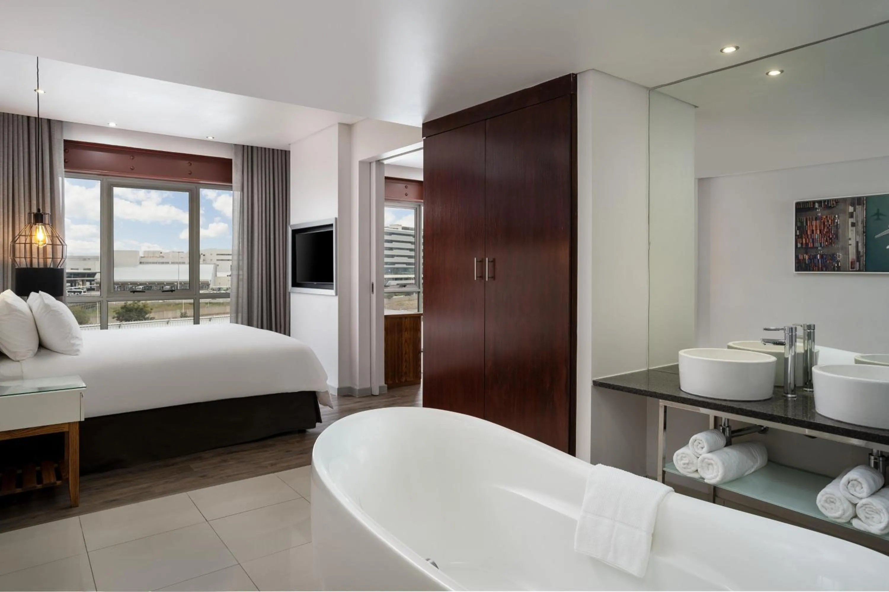 Bedroom, Bed in Protea Hotel by Marriott O R Tambo Airport