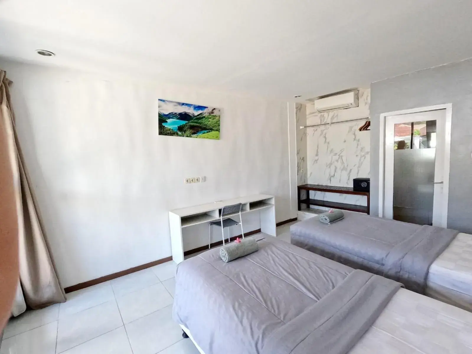 Twin Room with Pool View in Villa PhyPhy Twin Room with Pool View in Villa PhyPhy