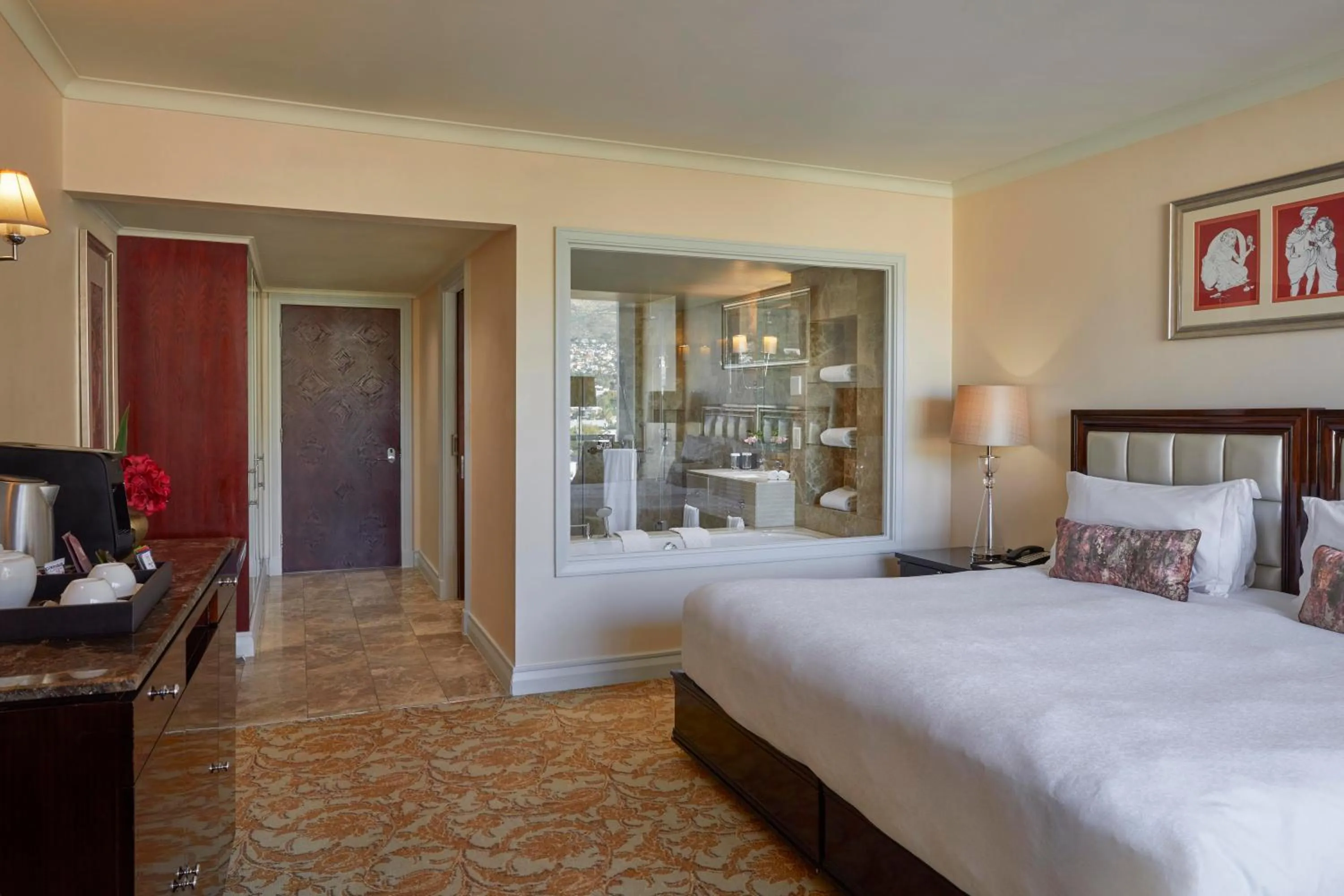 Mountain view, Bed in Taj Cape Town