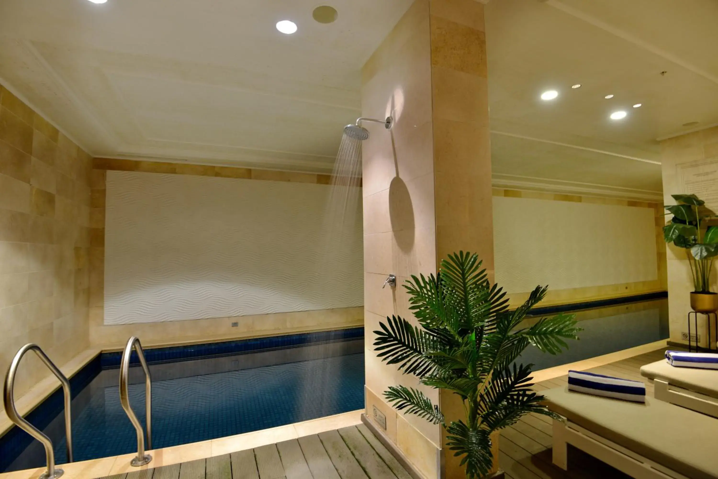 Swimming pool in Taj Cape Town Swimming pool in Taj Cape Town