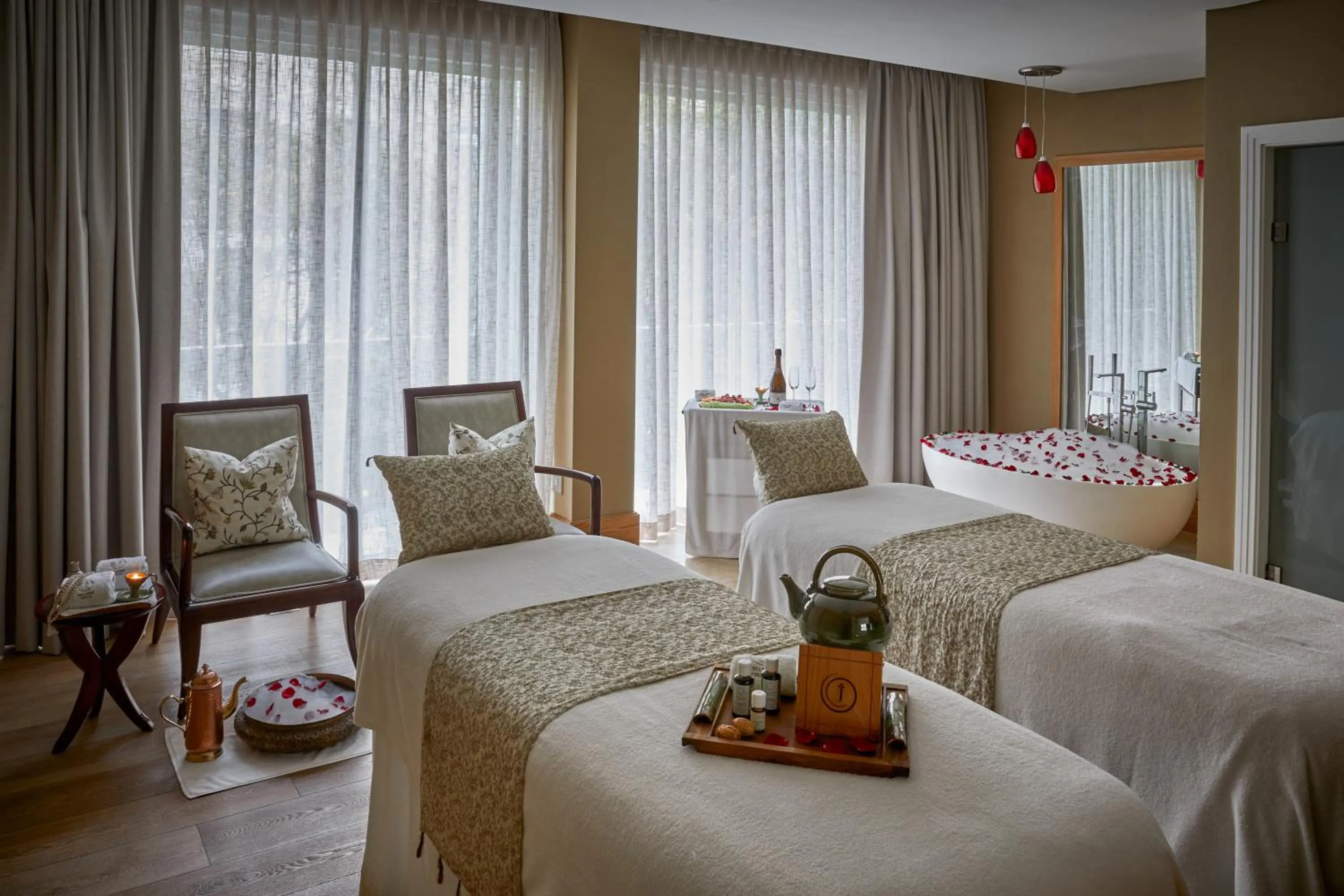 Spa and wellness centre/facilities, Bed in Taj Cape Town