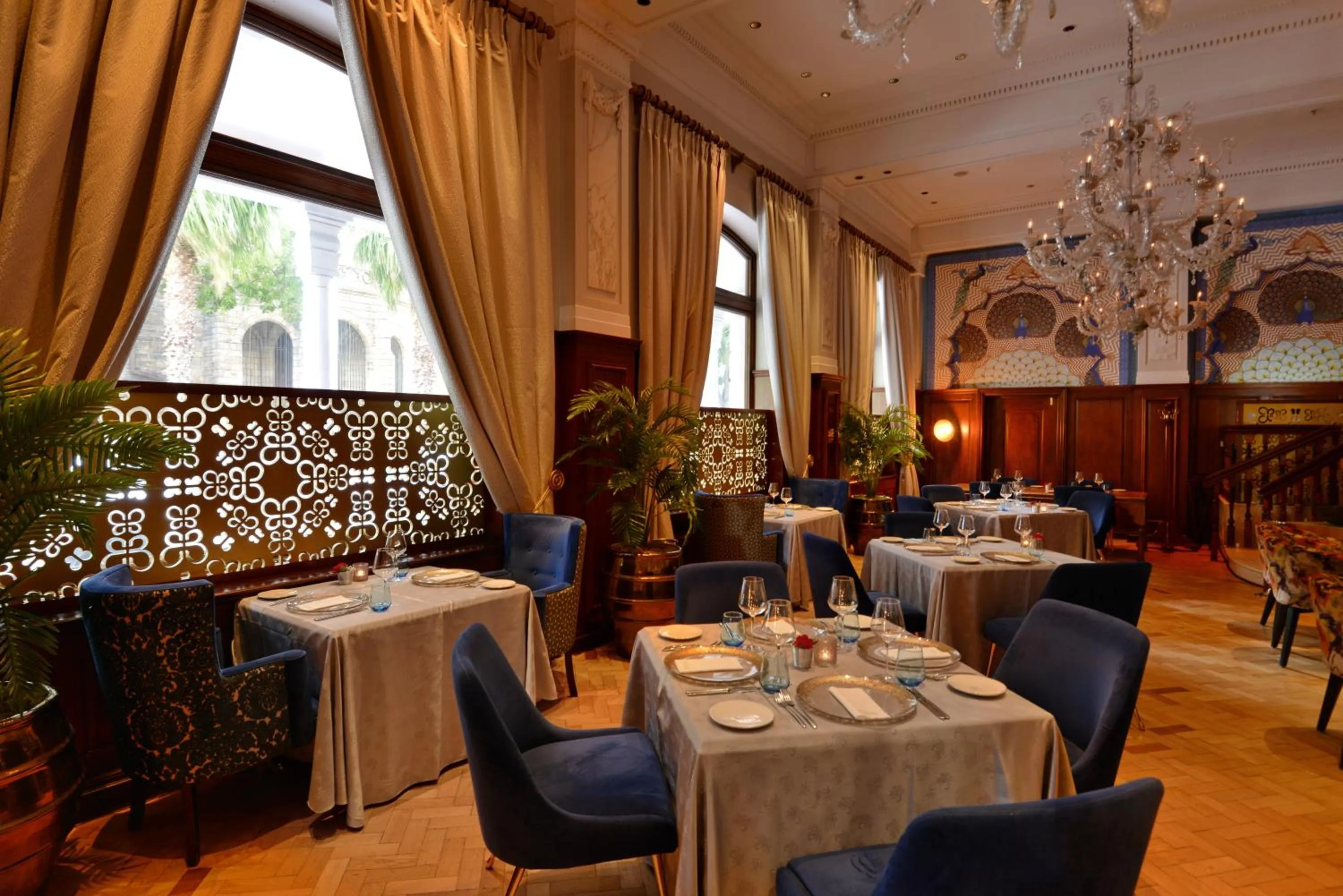 Restaurant/places to eat in Taj Cape Town