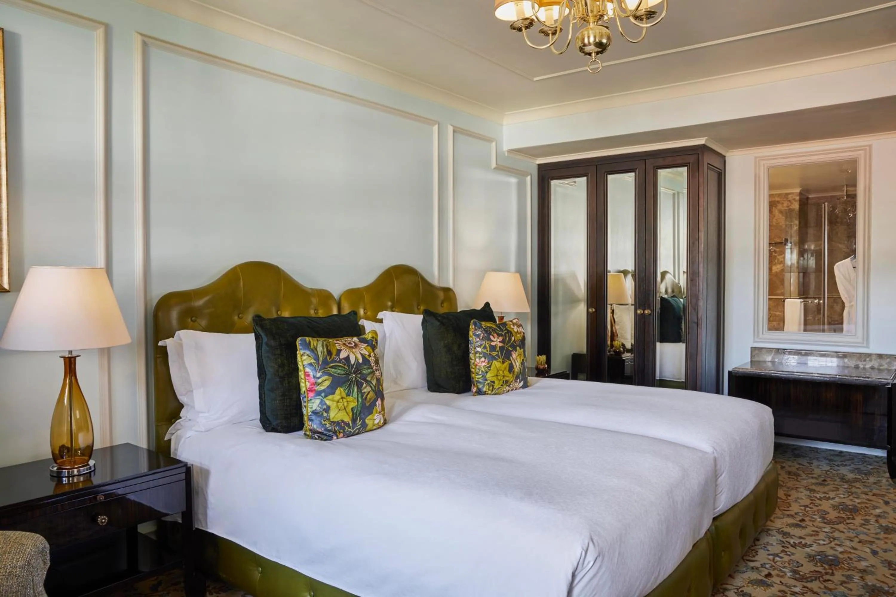 Shower, Bed in Taj Cape Town