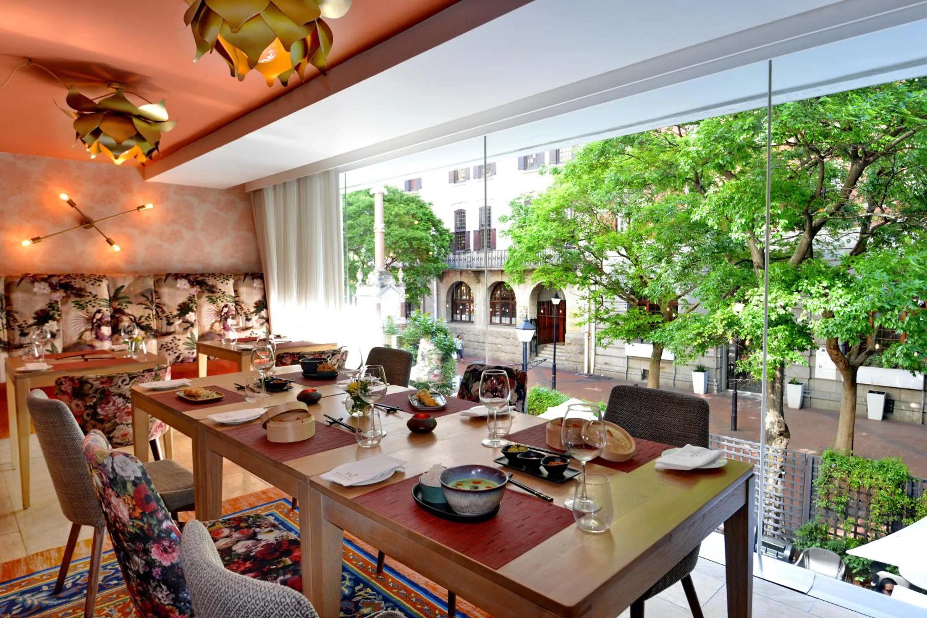 Restaurant/places to eat in Taj Cape Town